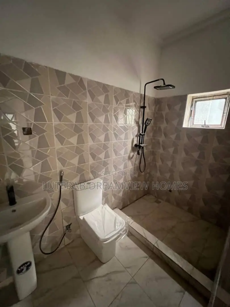 2bdrm Apartment in In A Mini Estate, Gaduwa for sale