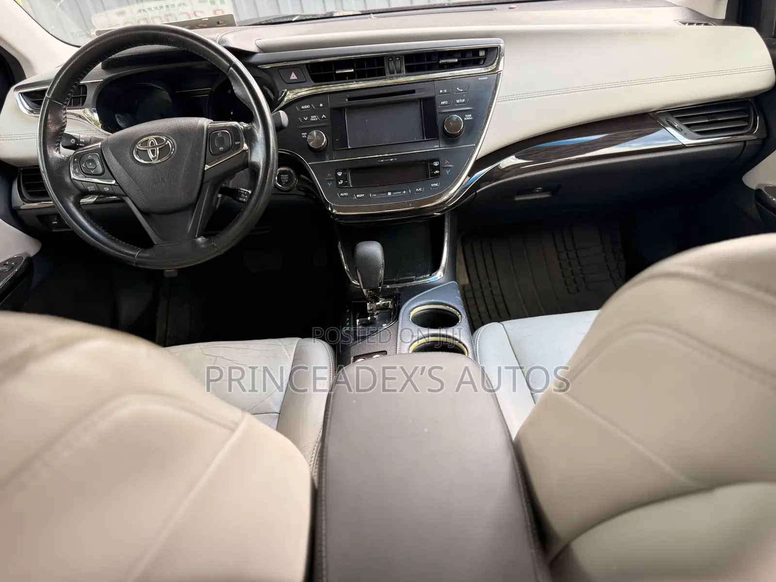 Toyota Avalon XLE Premium Sedan FWD (3.5L 6cyl 6A) 2013 Red