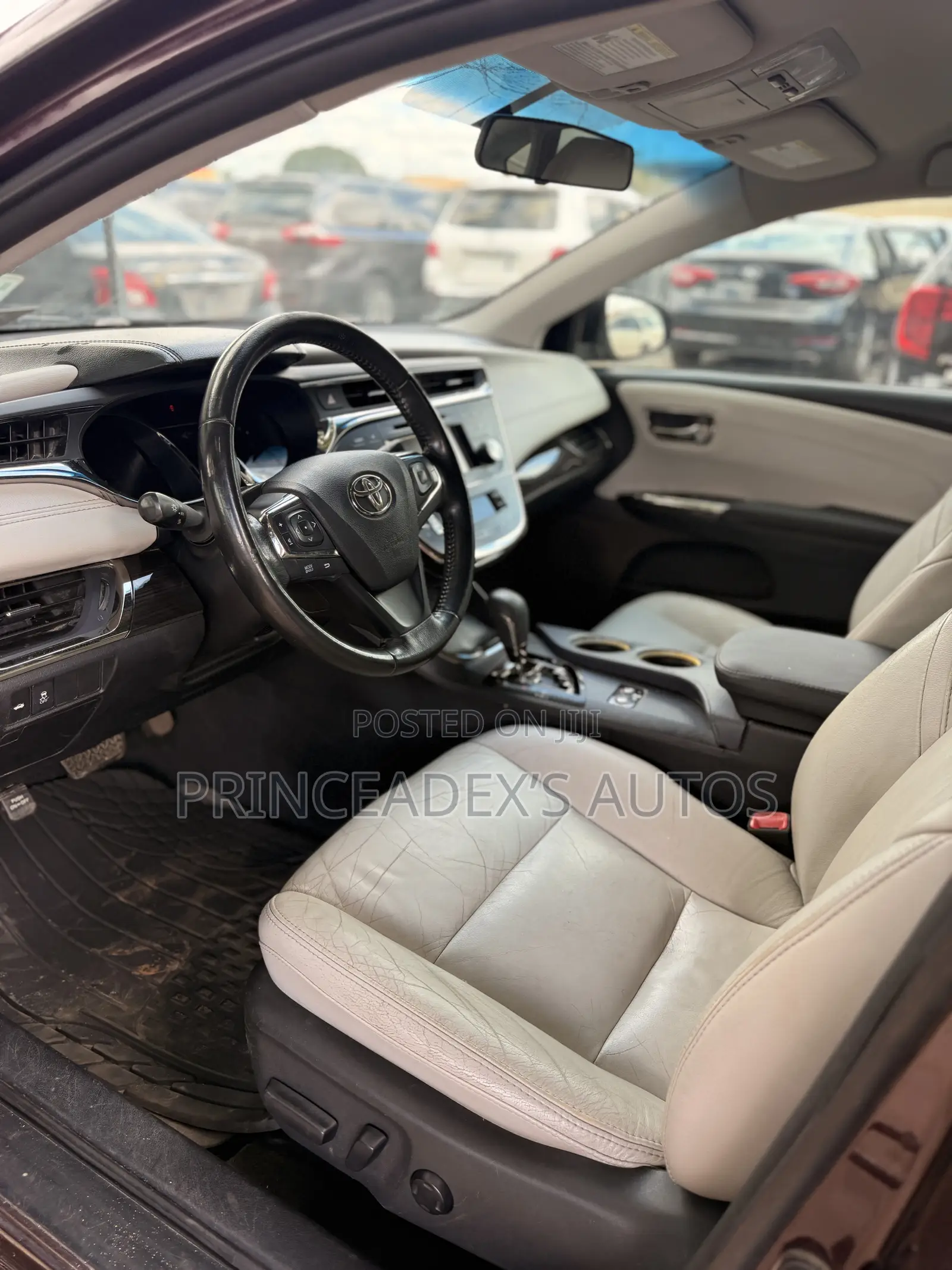 Toyota Avalon XLE Premium Sedan FWD (3.5L 6cyl 6A) 2013 Red