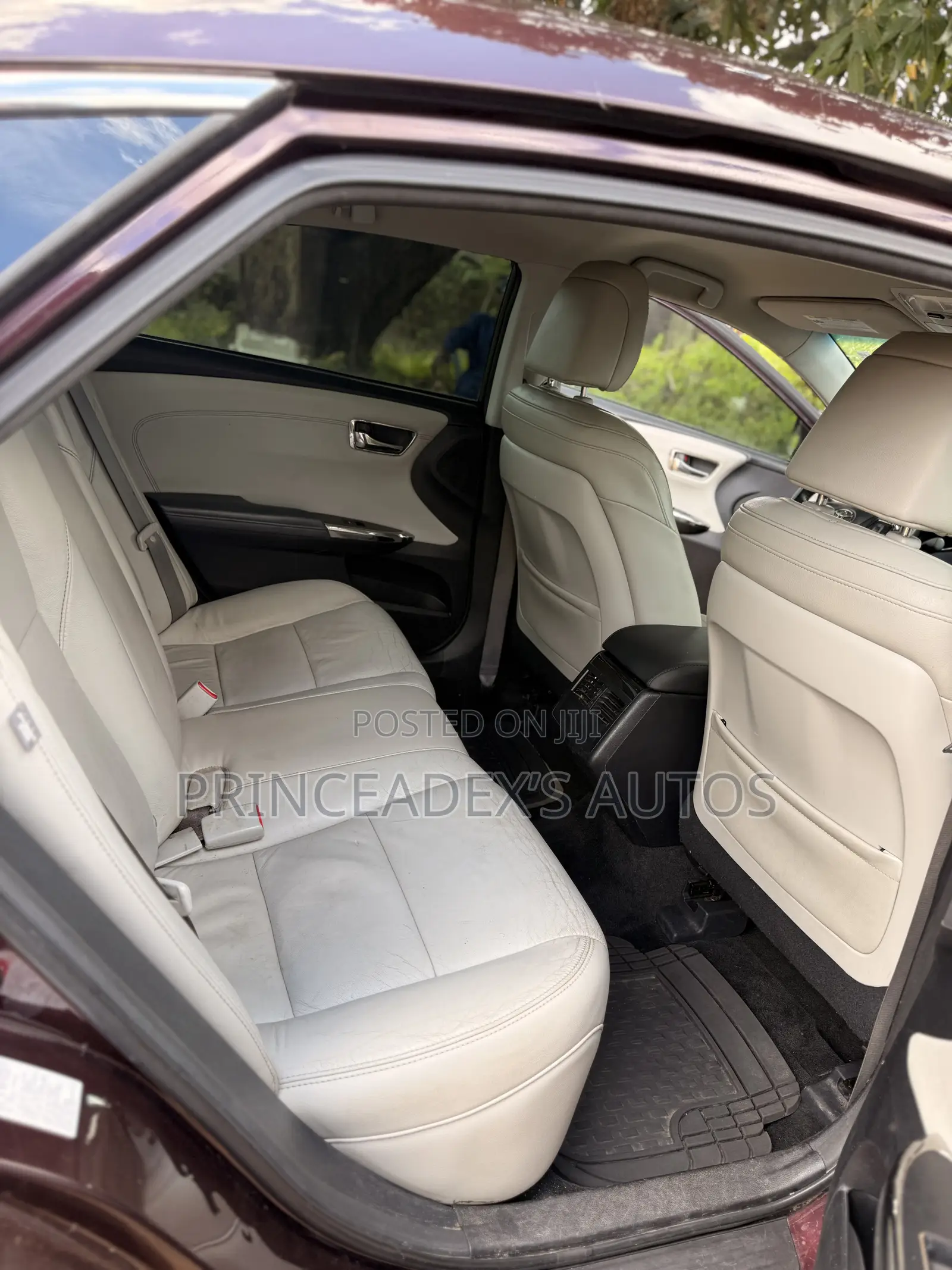 Toyota Avalon XLE Premium Sedan FWD (3.5L 6cyl 6A) 2013 Red