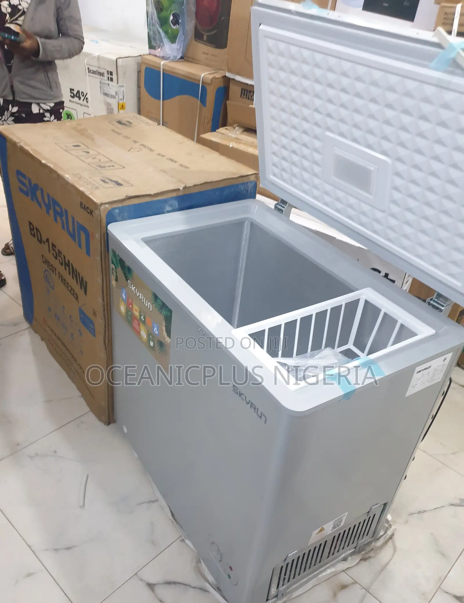 Versatile Freezer Space Skyrun Bd-155hnw Chest Freezer