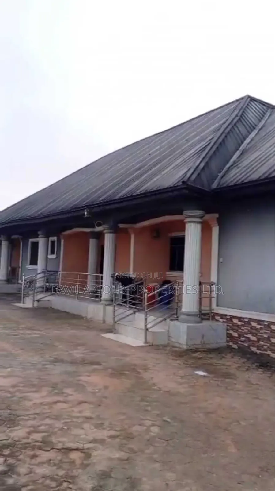 9bdrm Block of Flats in Benin City for sale