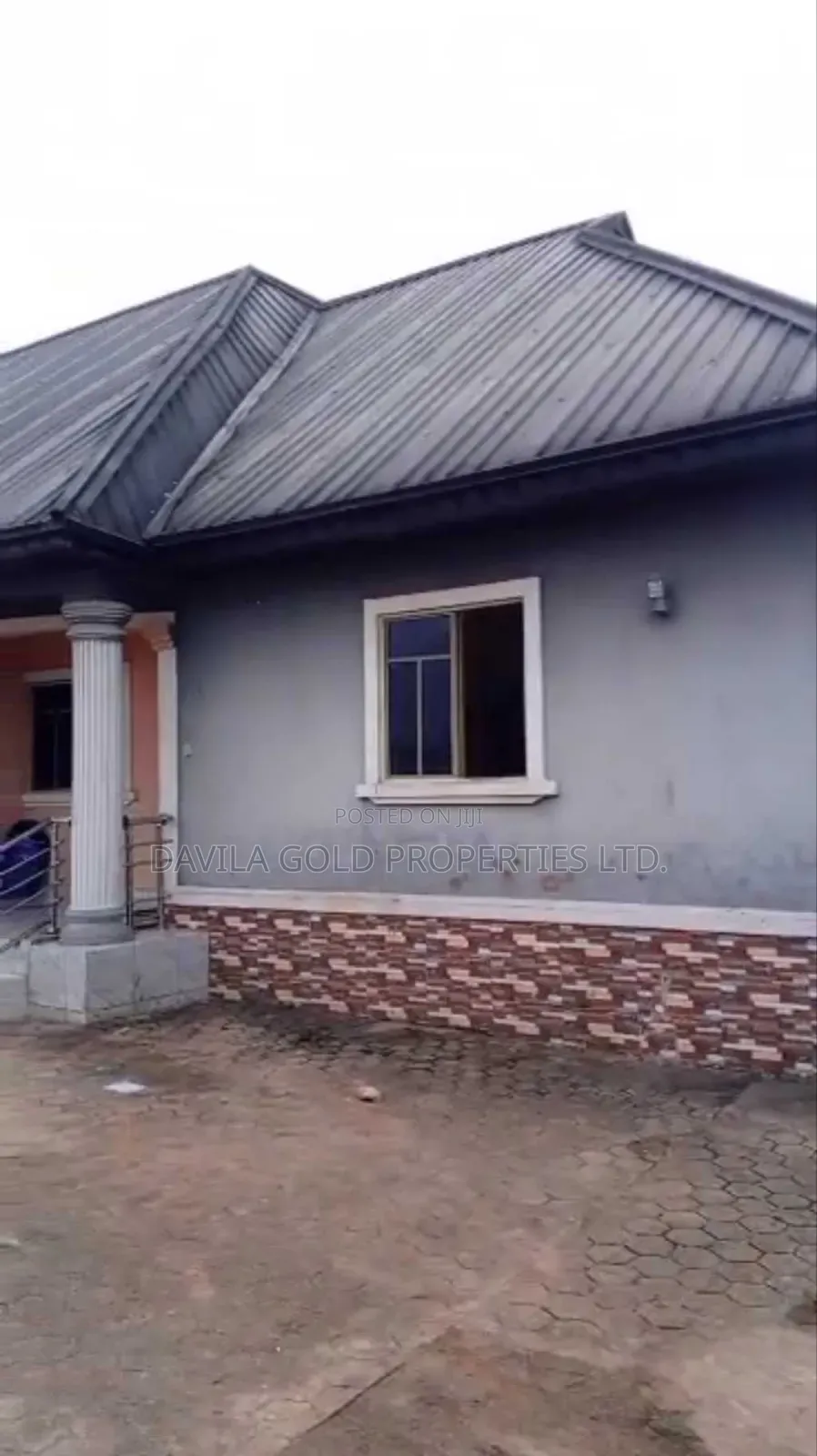 9bdrm Block of Flats in Benin City for sale