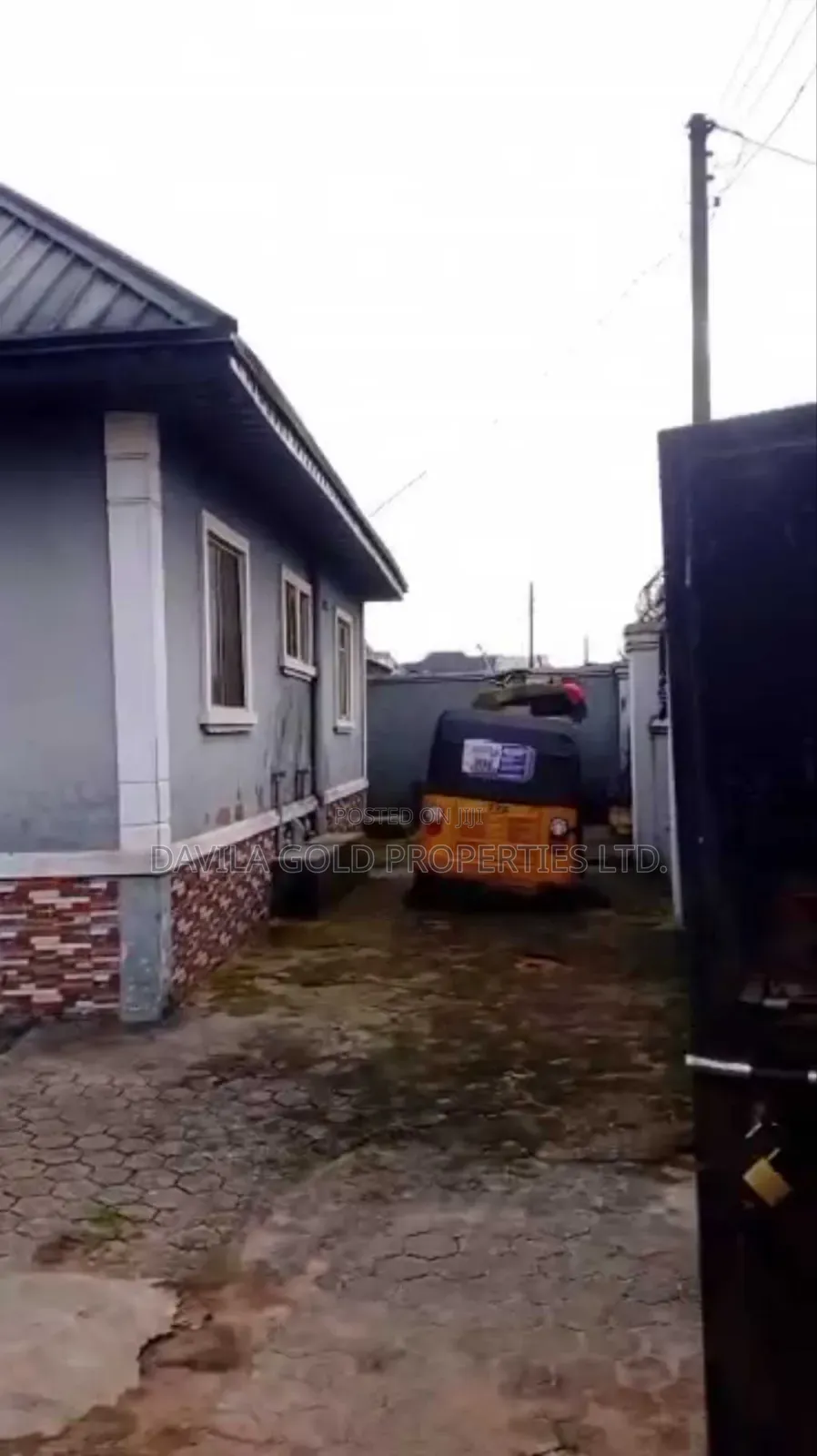 9bdrm Block of Flats in Benin City for sale