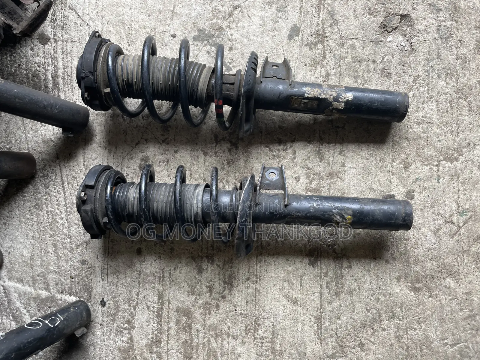 Front Shock Volkswagen Passat Jetta Golf 2010