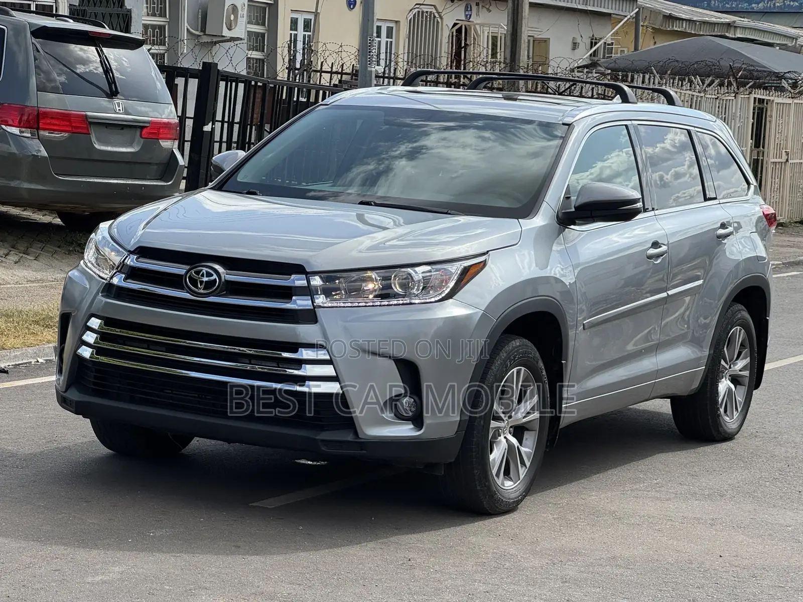 Toyota Highlander XLE 4x4 V6 (3.5L 6cyl 8A) 2018 Silver