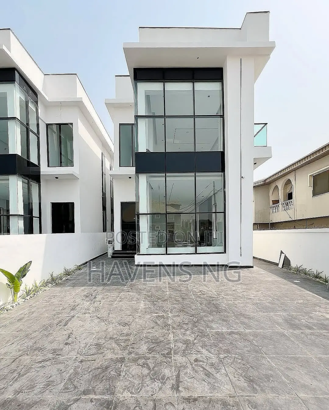 5bdrm Duplex in Ikota for sale