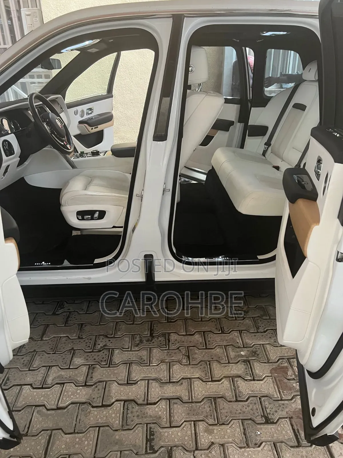 Rolls-Royce Cullinan Base 2019 White