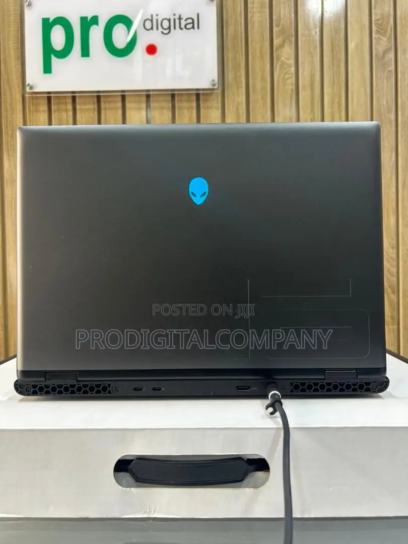 Laptop Dell Alienware M16 R2 16GB Intel Core Ultra 7 SSD 1T
