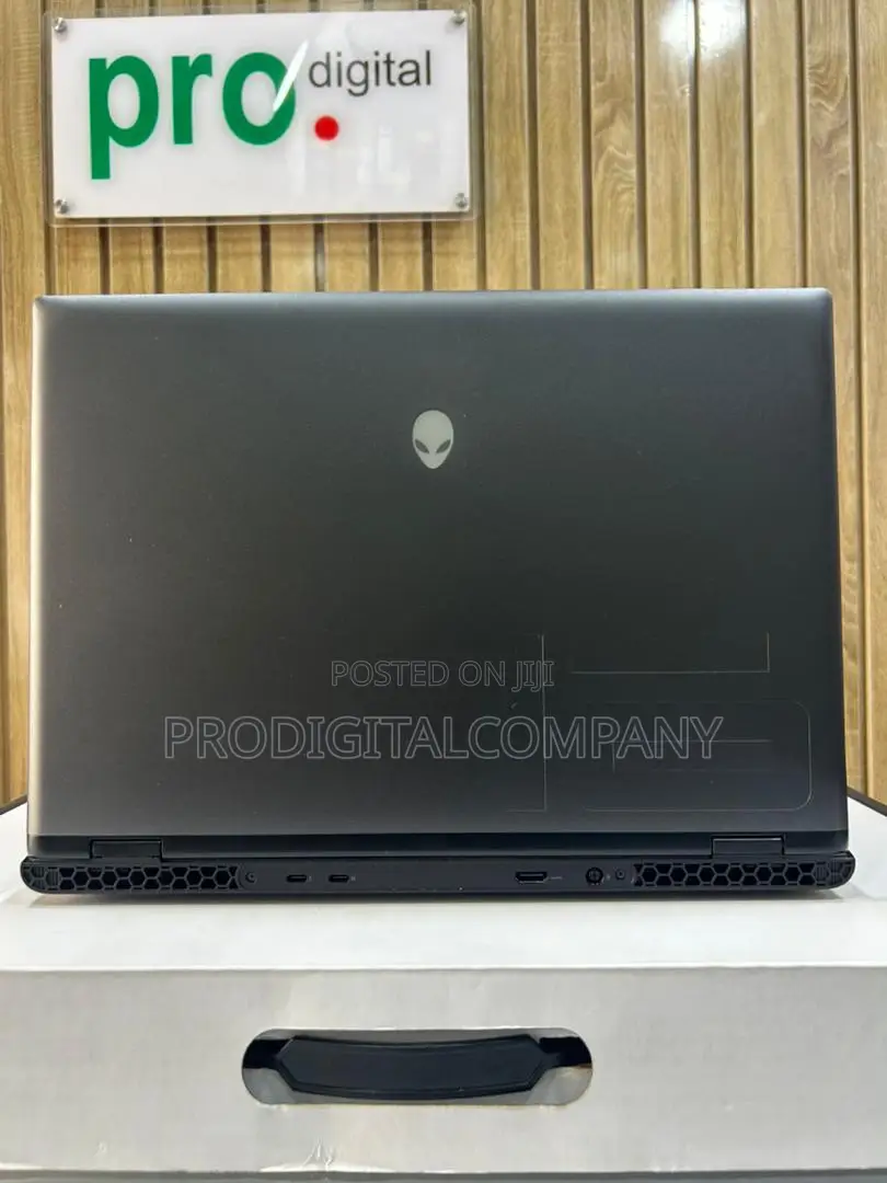 Laptop Dell Alienware M16 R2 16GB Intel Core Ultra 7 SSD 1T