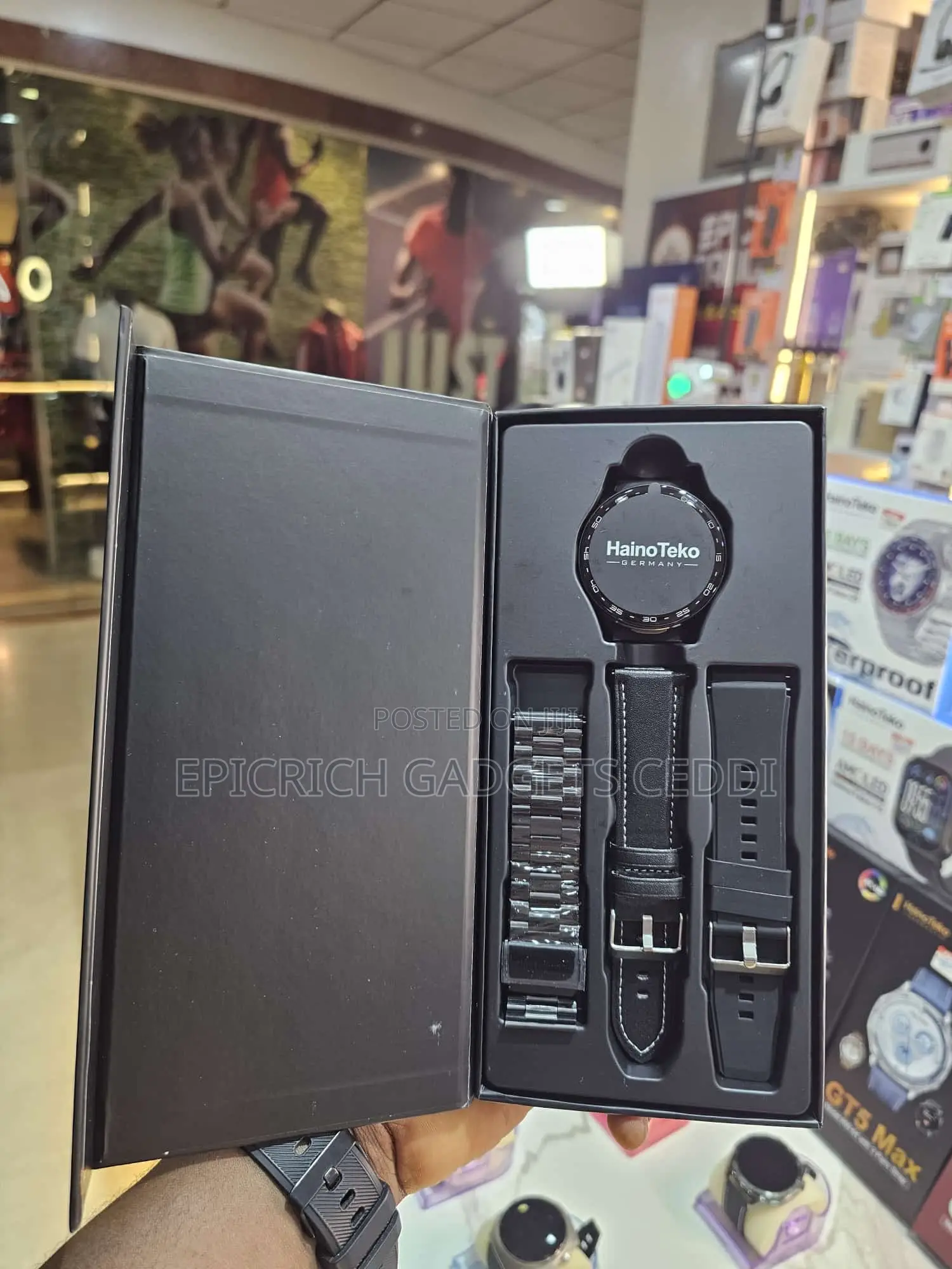 Hainoteko St-7 Waterproof Smartwatch With Earbuds.