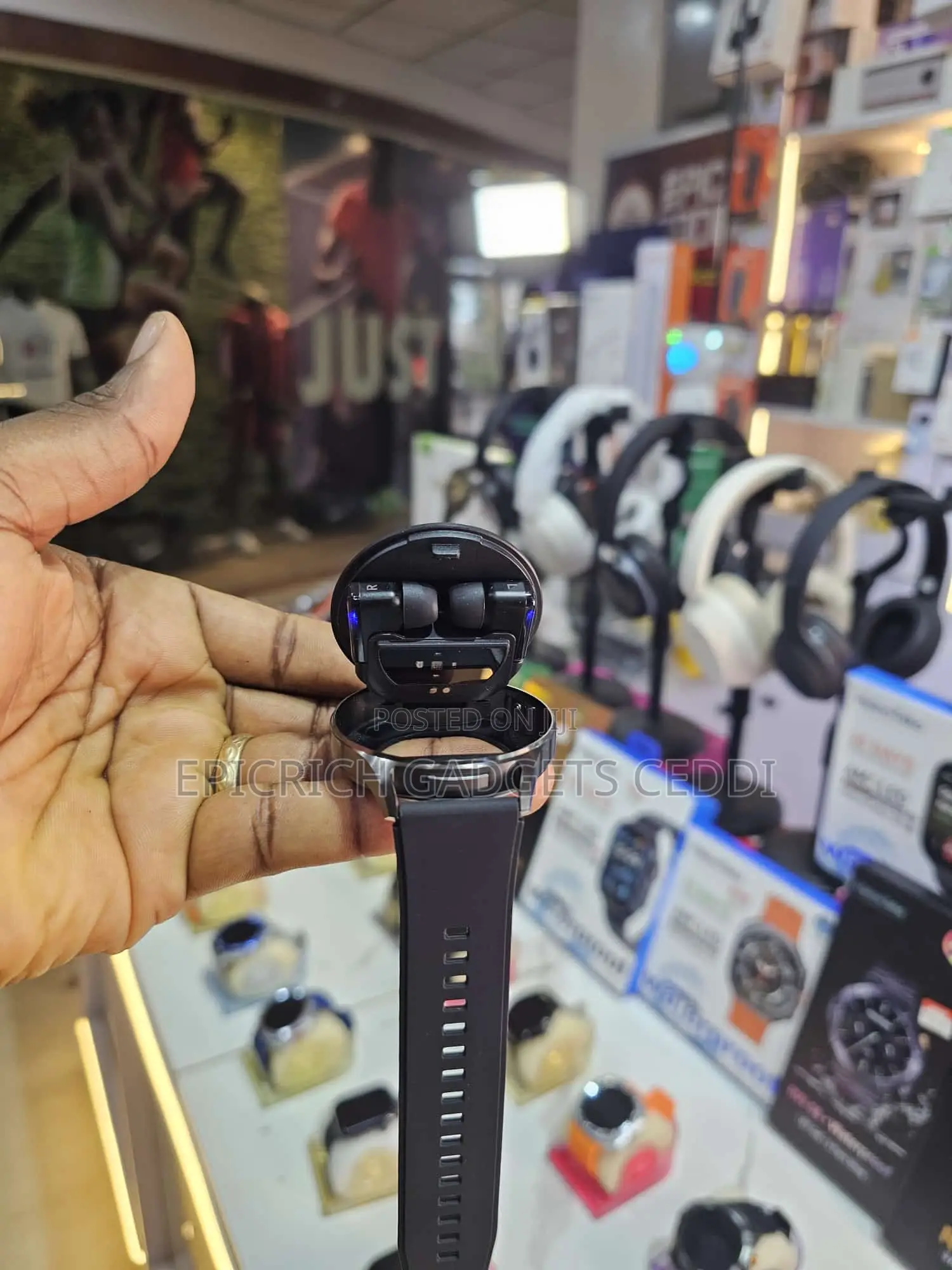 Hainoteko St-7 Waterproof Smartwatch With Earbuds.