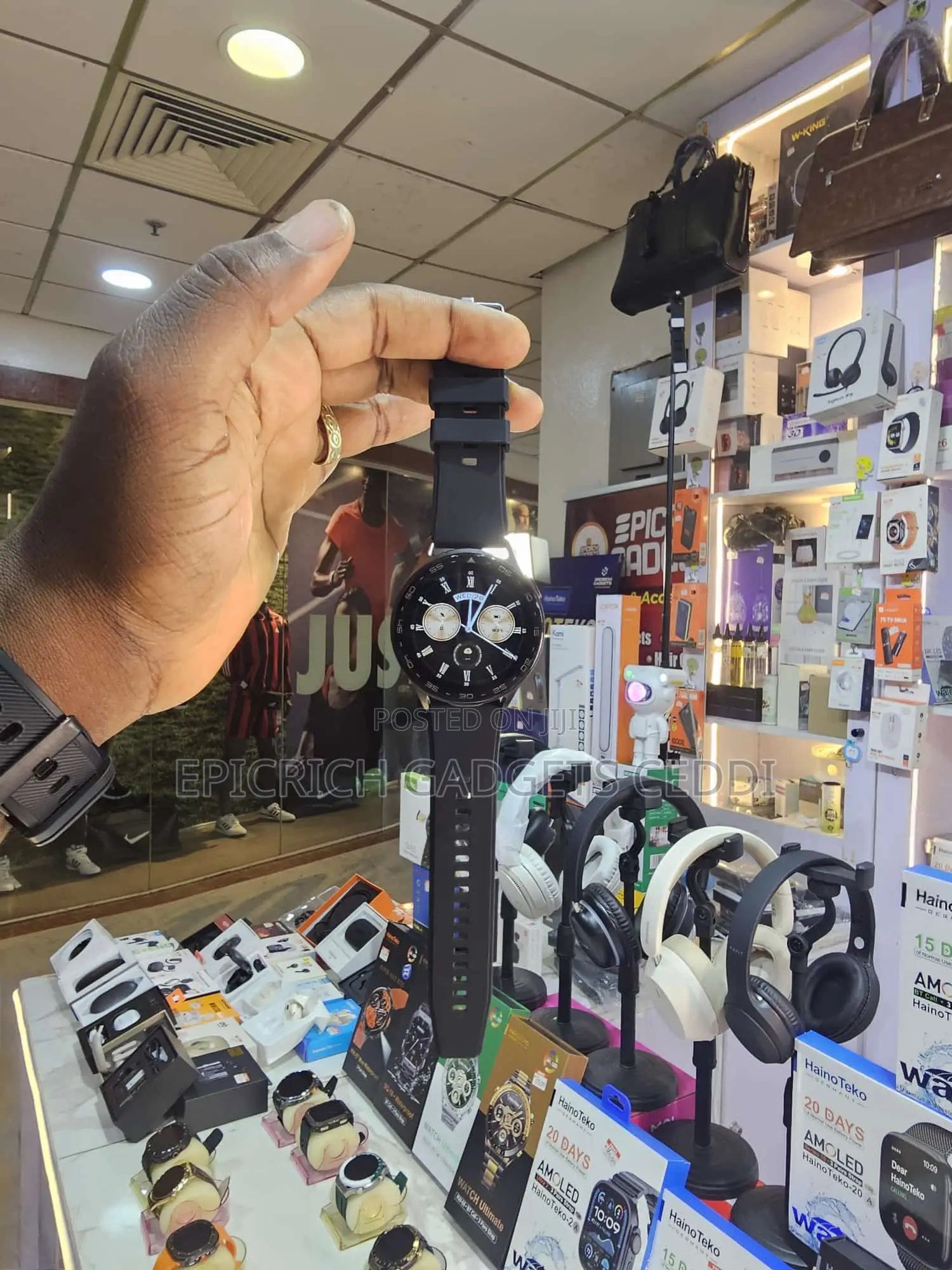 Hainoteko St-7 Waterproof Smartwatch With Earbuds.
