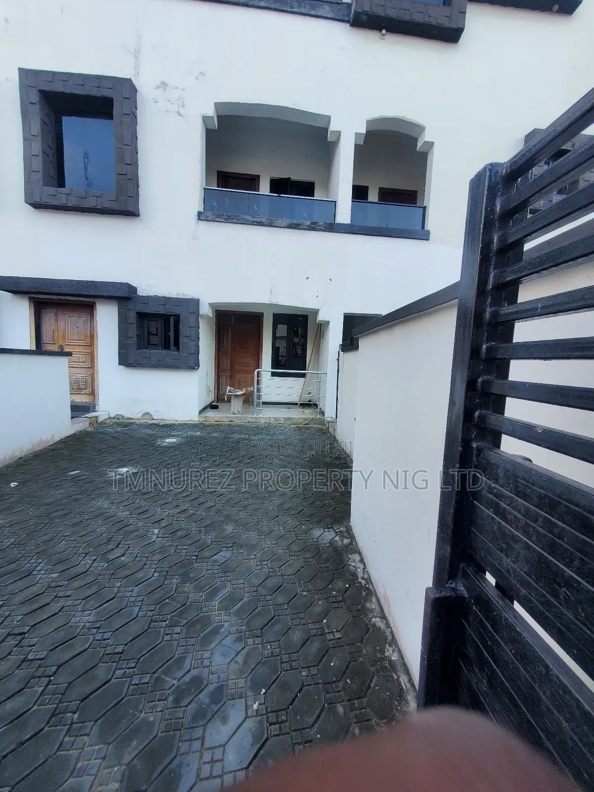 3bdrm Apartment in Chevron Estate, Lekki for rent