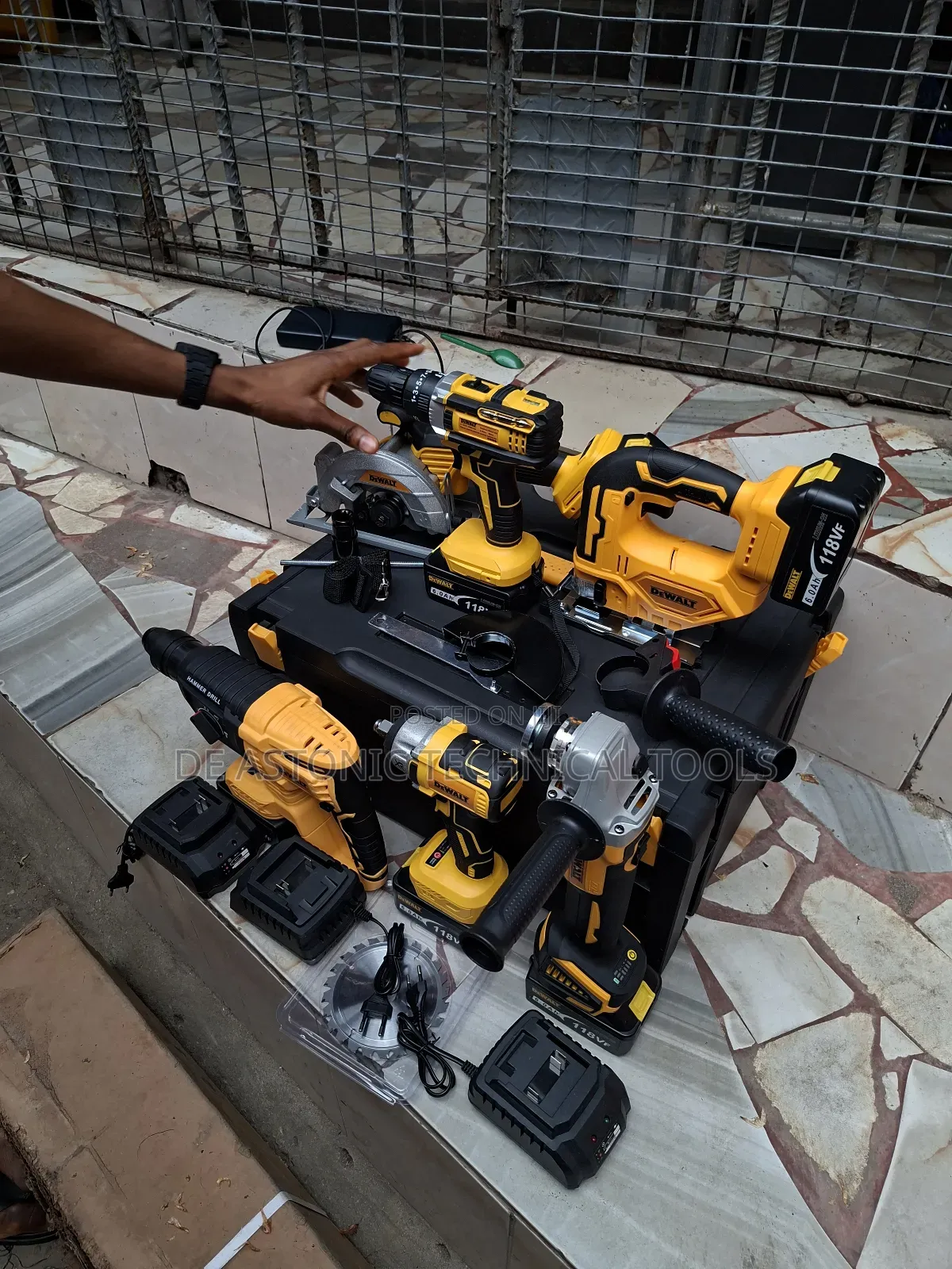 6in1 Dewalt Combo Set