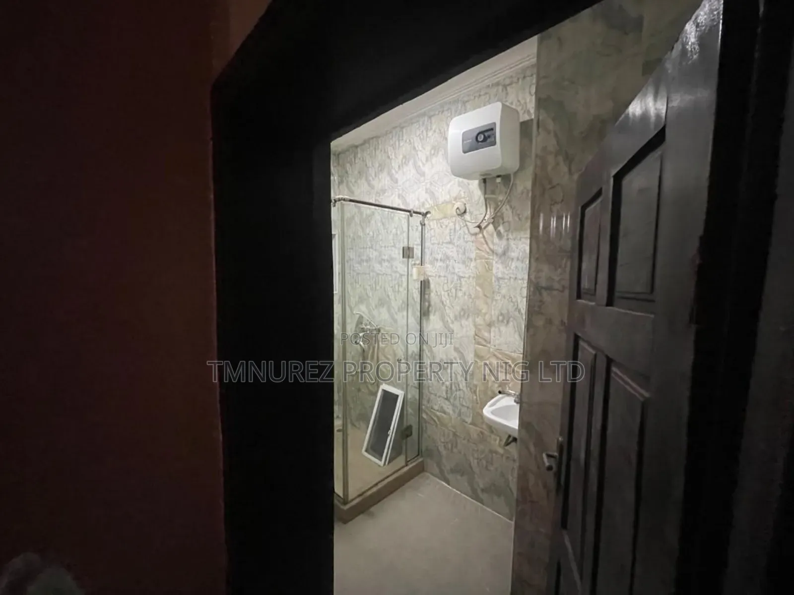 3bdrm Apartment in Chevron Estate, Lekki for rent