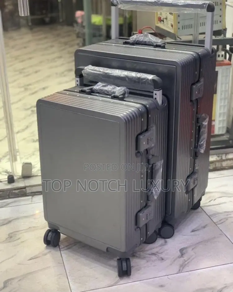 Luxury Traveling Box 2 in 1 Laptop Space and Water Hanger