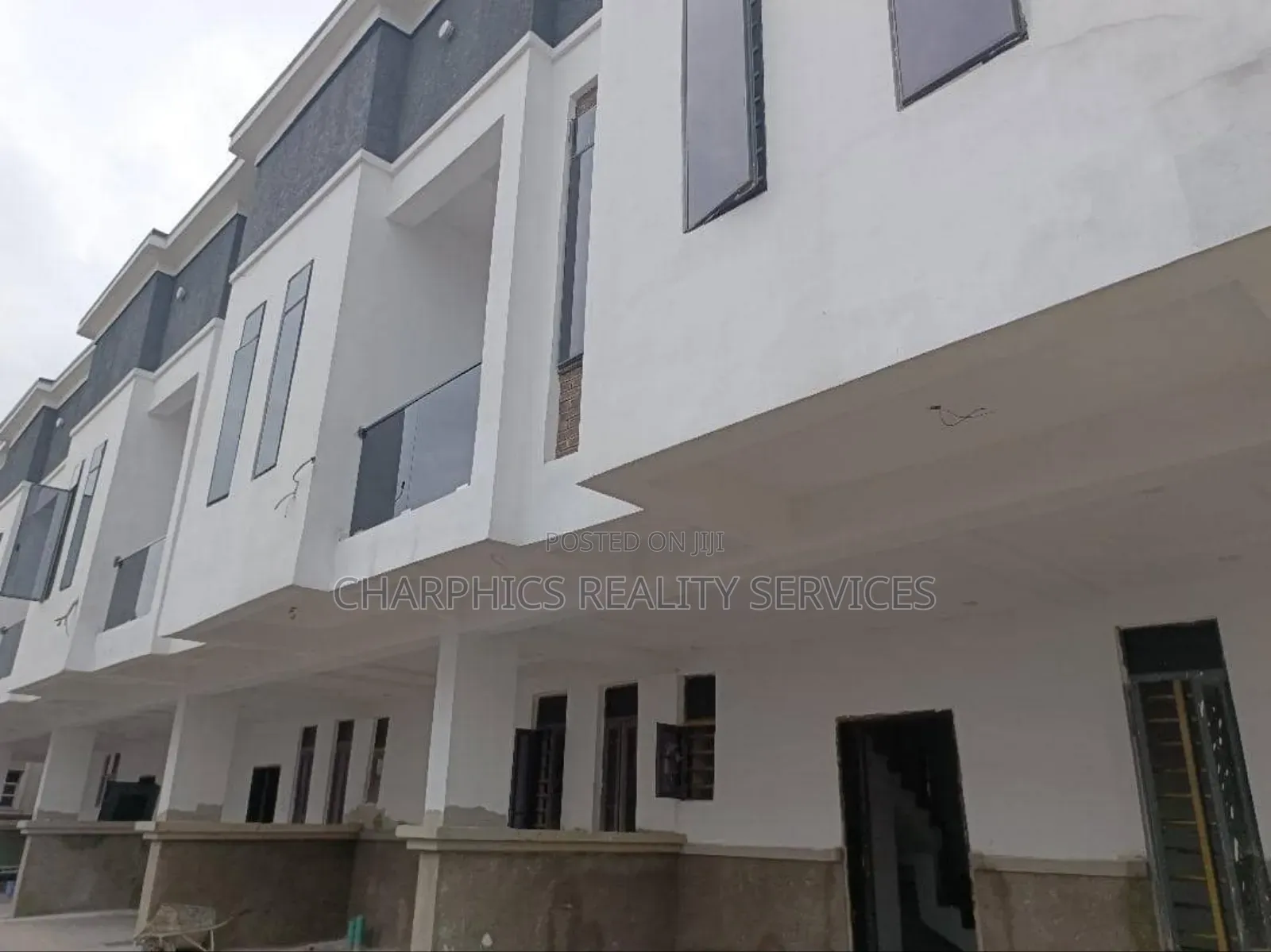 3bdrm Duplex in Chevron for sale