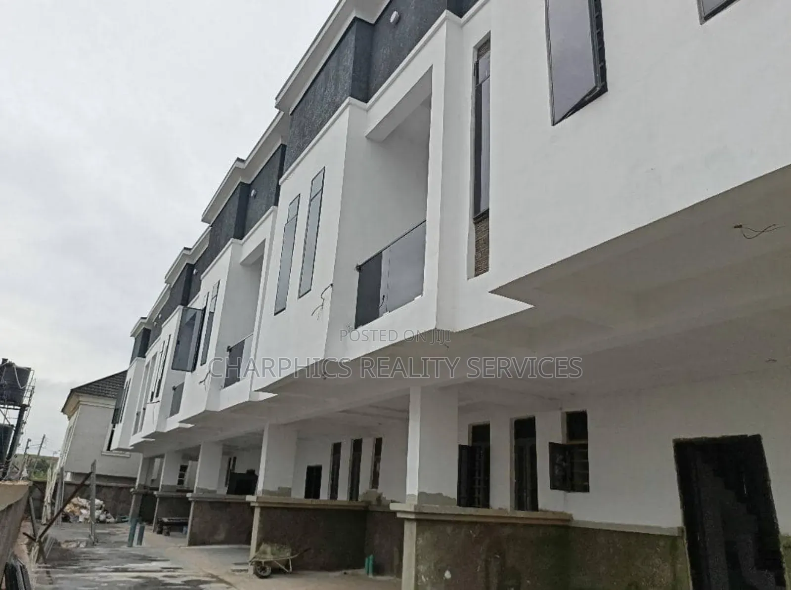 3bdrm Duplex in Chevron for sale