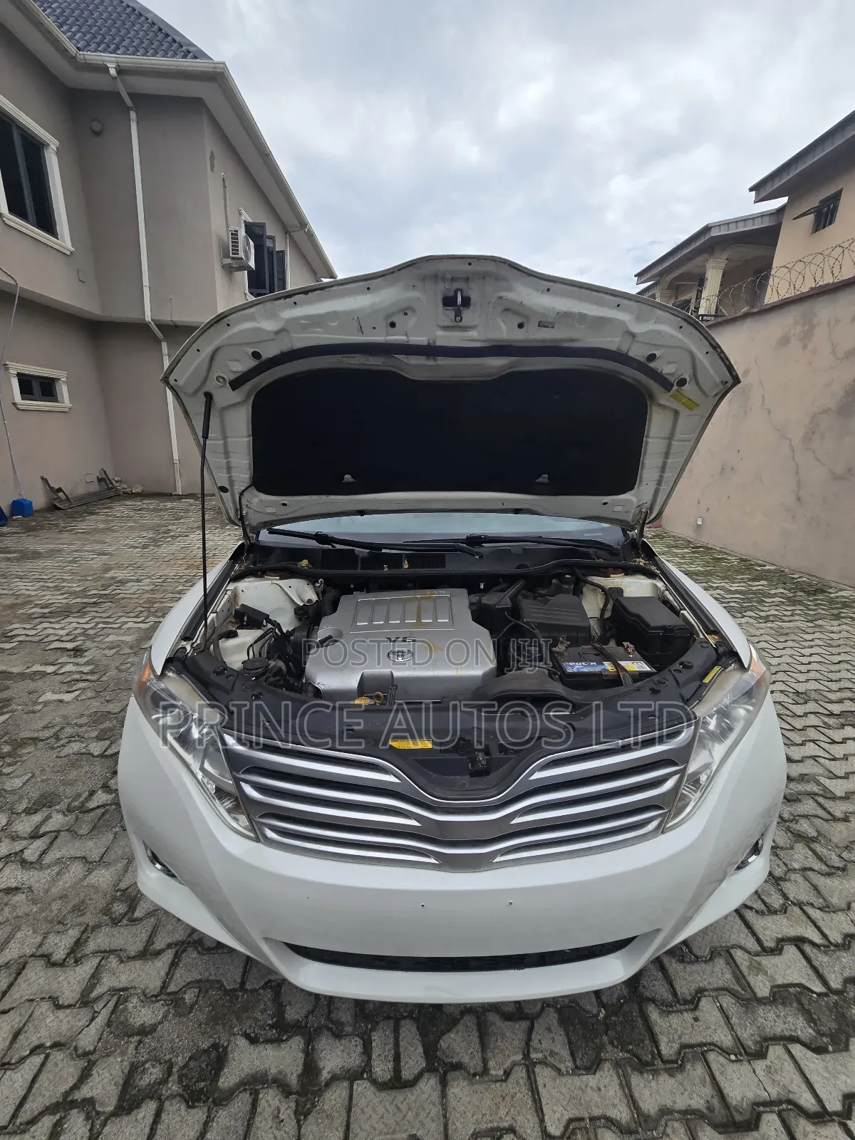 Toyota Venza V6 AWD 2011 White