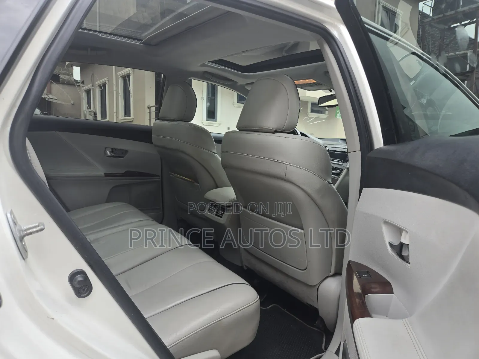 Toyota Venza V6 AWD 2011 White