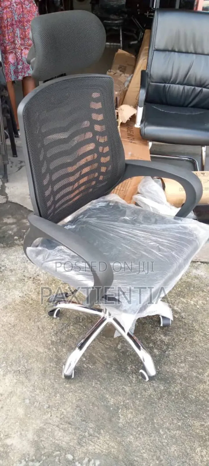 Executive Swivel Office Chair With Headrest