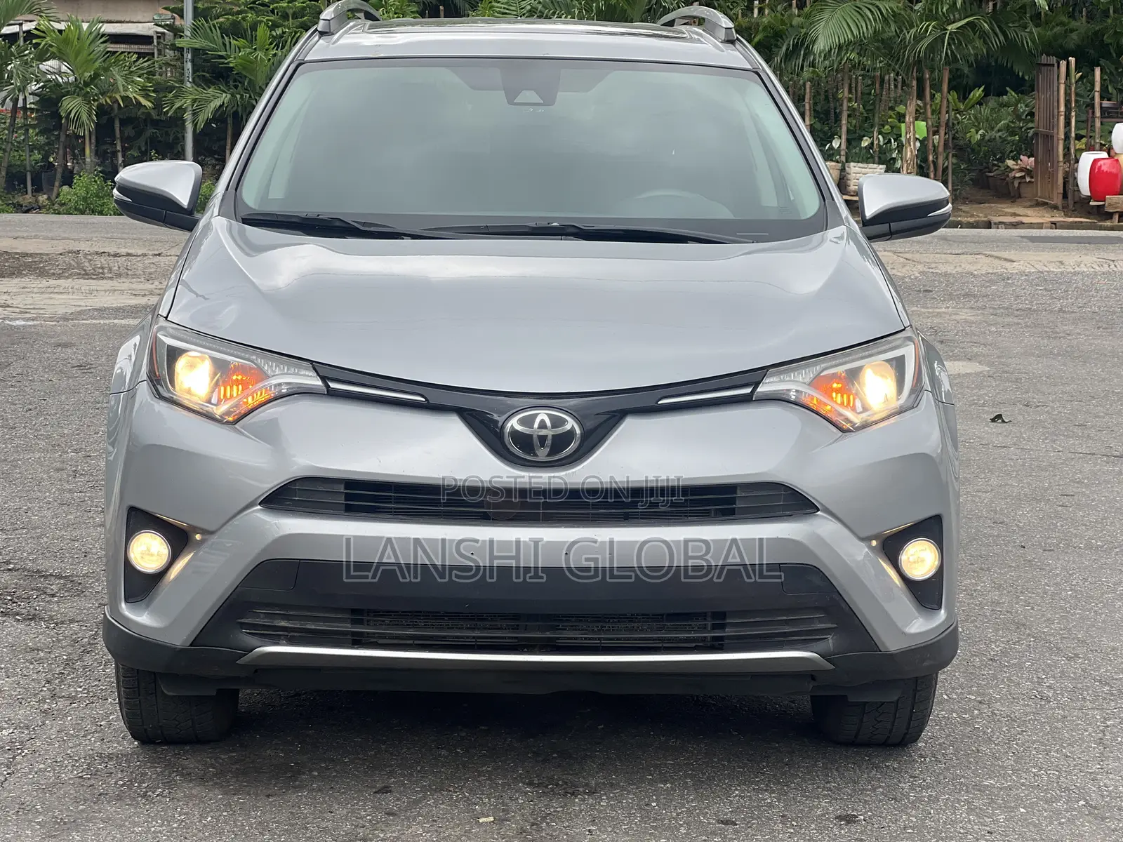 Toyota RAV4 XLE 4dr SUV (2.5L 4cyl 6A) 2018 Silver