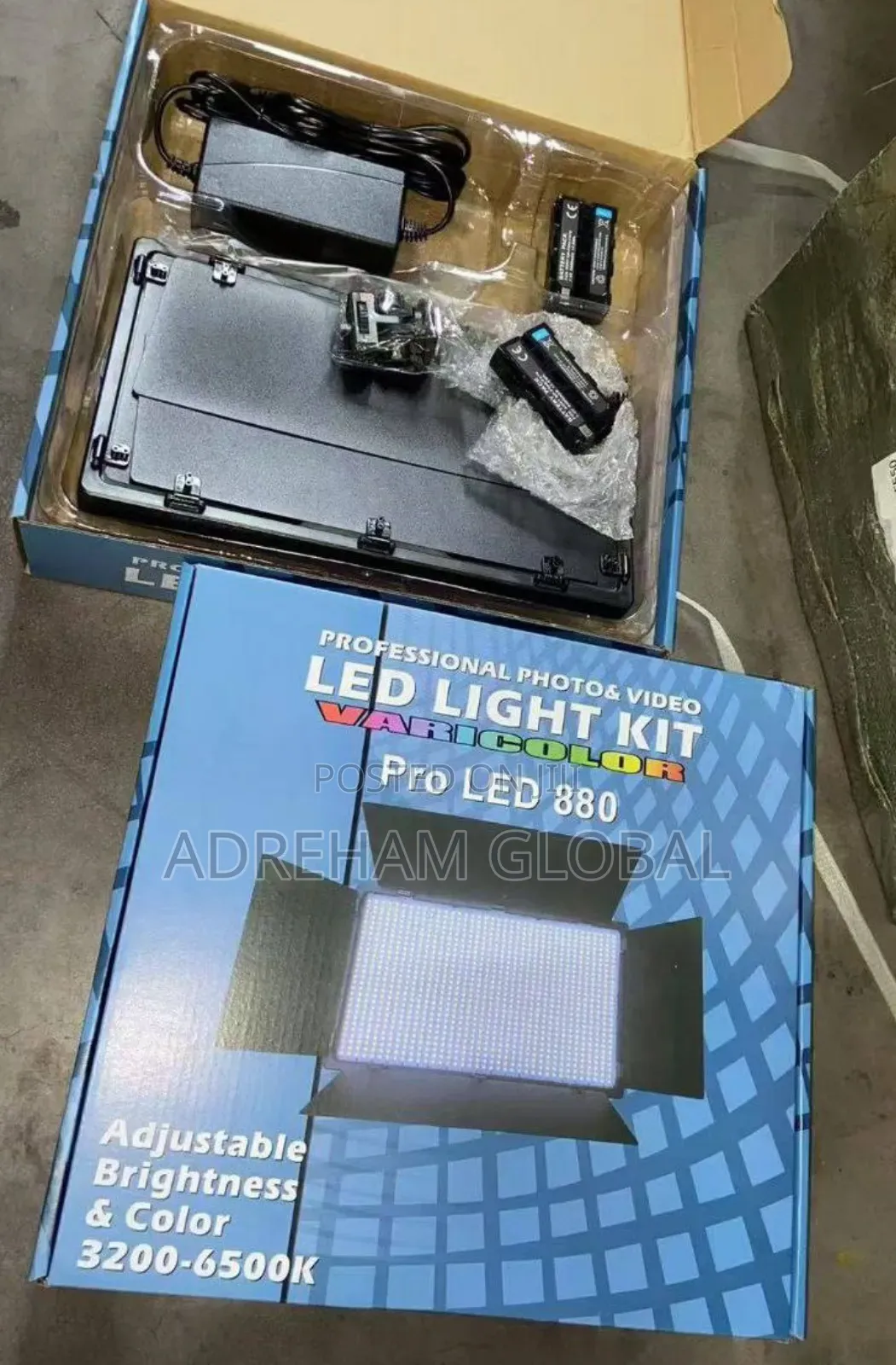 Pro Led 880 Comes With Battery and Tripod