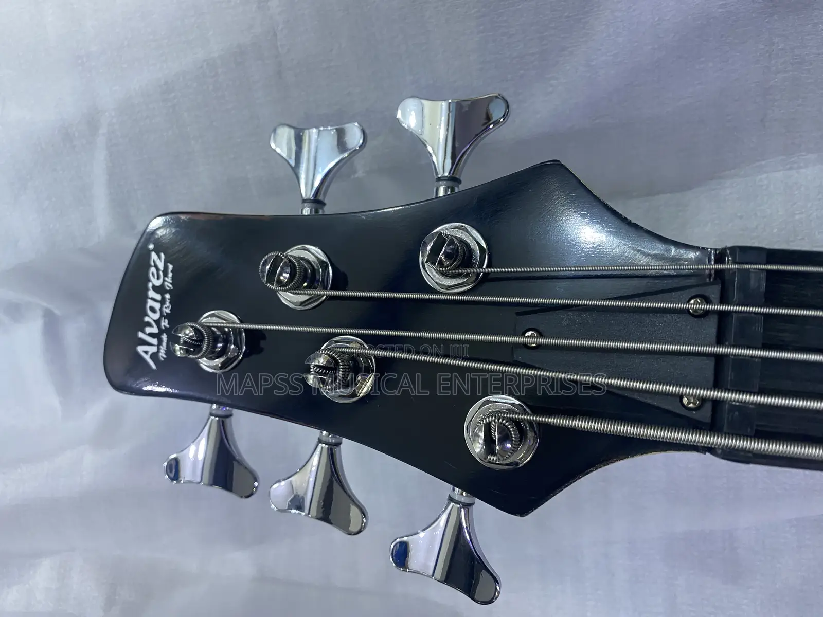 Alvarez Passive Five Strings Bass