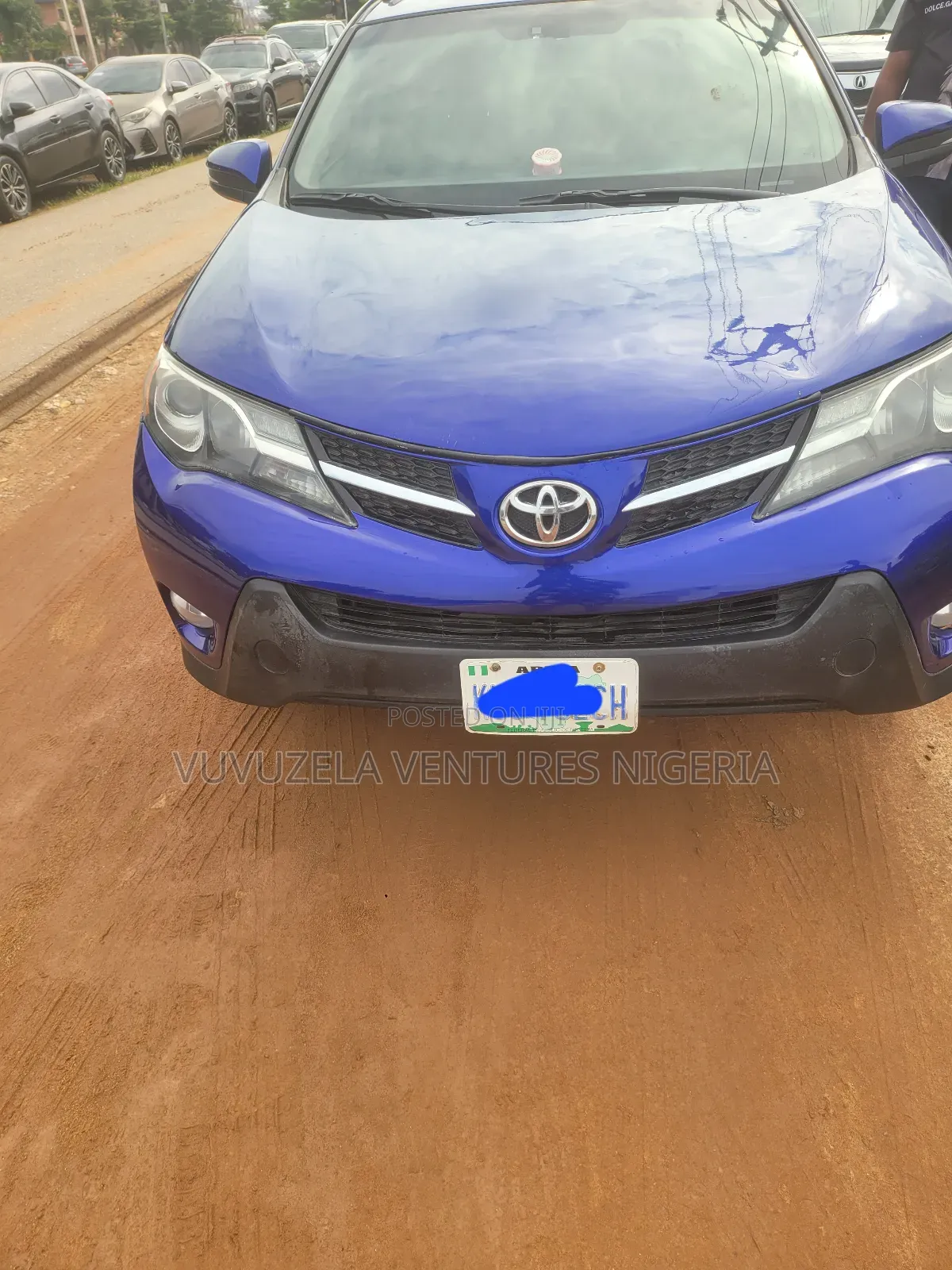 Toyota RAV4 LE AWD (2.5L 4cyl 6A) 2017 Blue