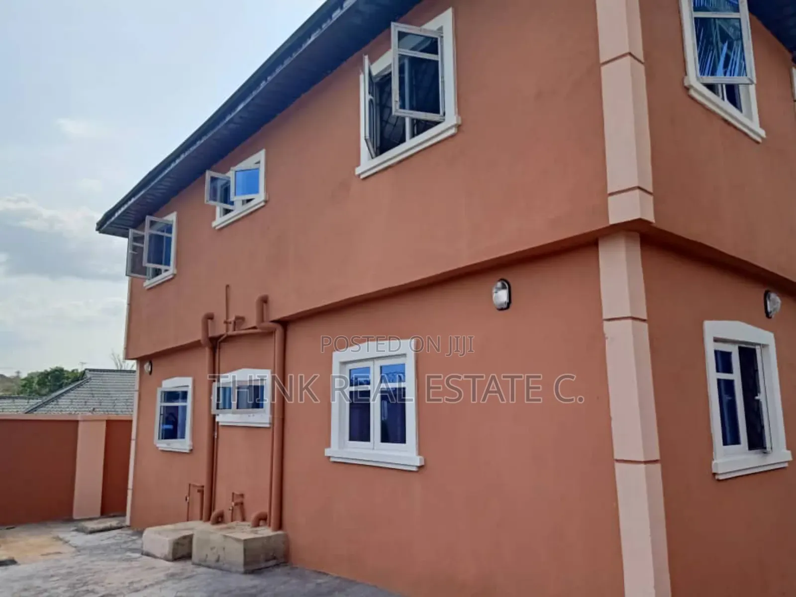 2bdrm Block of Flats in Airport Road,Benin for sale