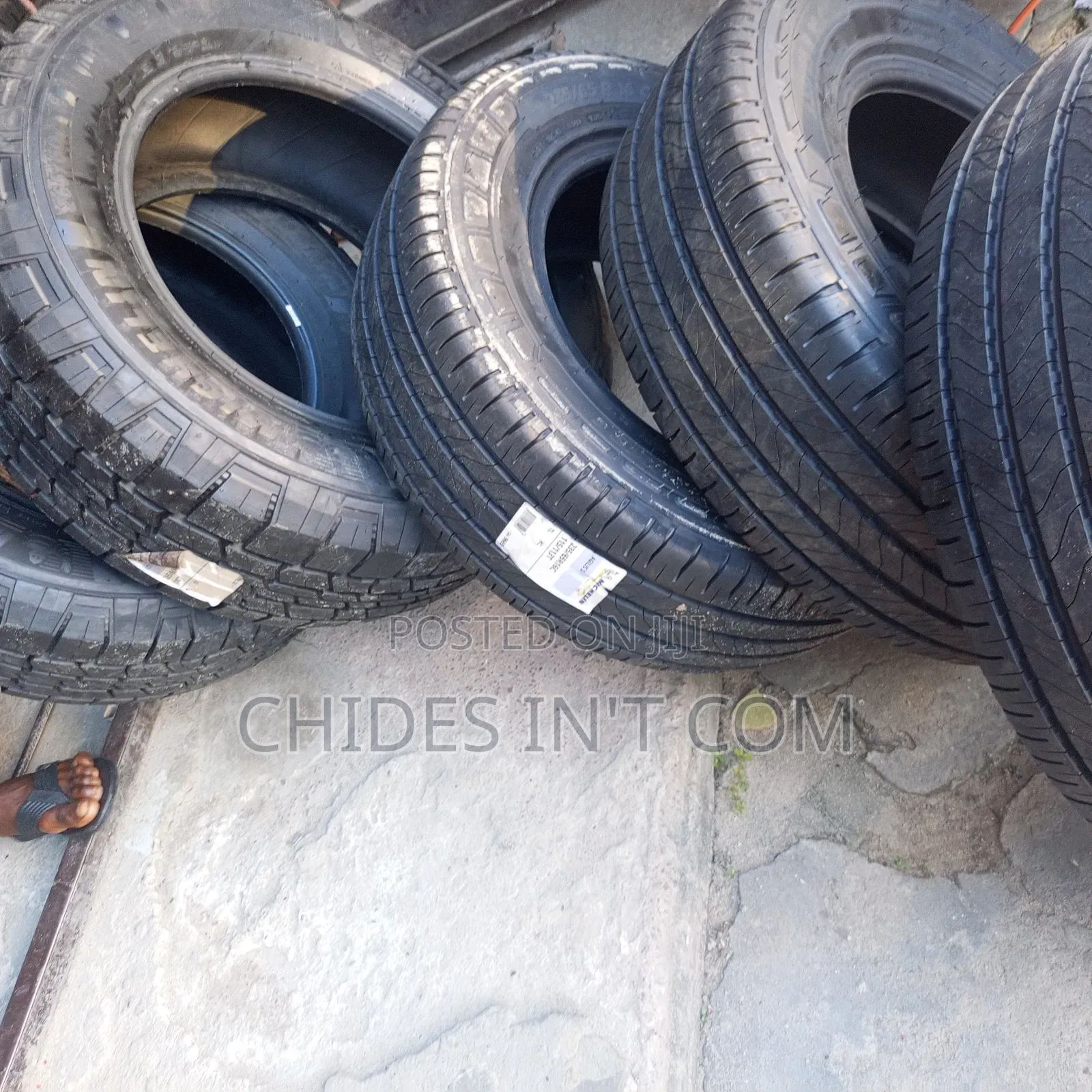 235/65/16c Michelin Tire Original
