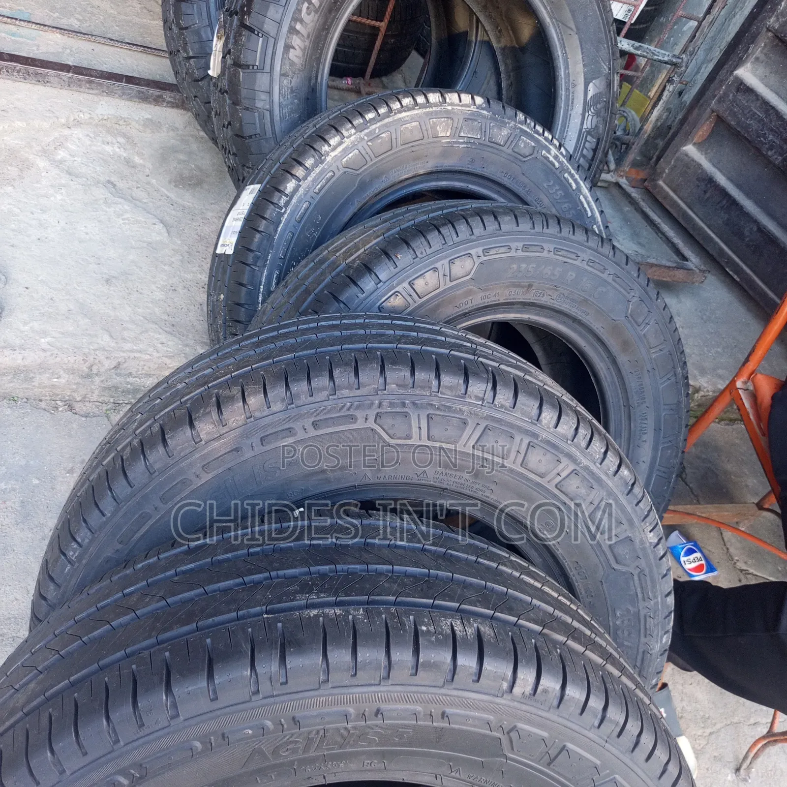 235/65/16c Michelin Tire Original
