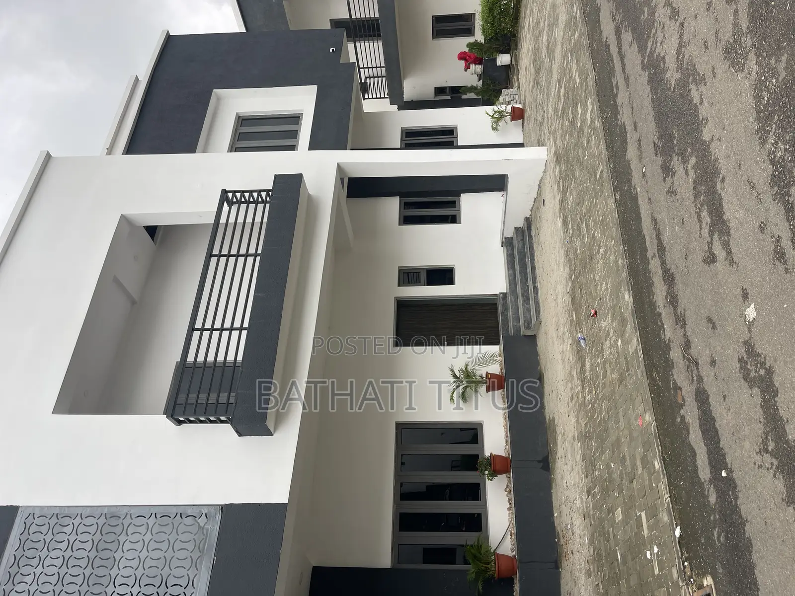 5bdrm Duplex in Uppertec Estate Life for rent