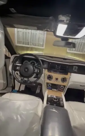 Rolls-Royce Cullinan Base 2019 White
