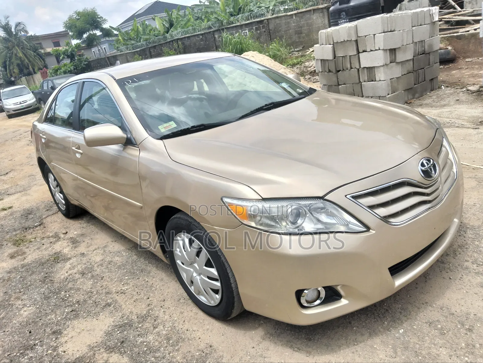 Toyota Camry LE 4dr Sedan (2.5L 4cyl 6AM) 2010 Gold