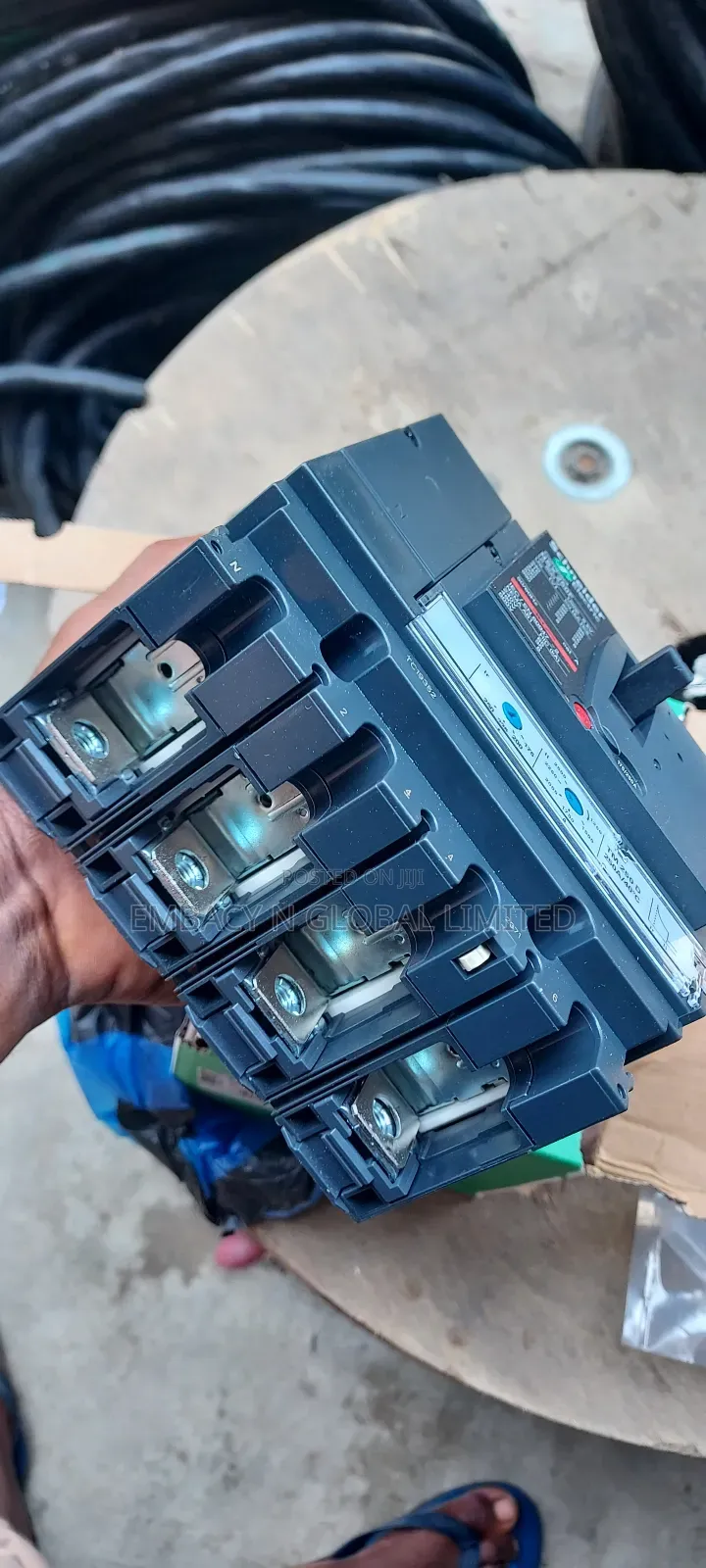 250amps 4poles Breaker Schneider