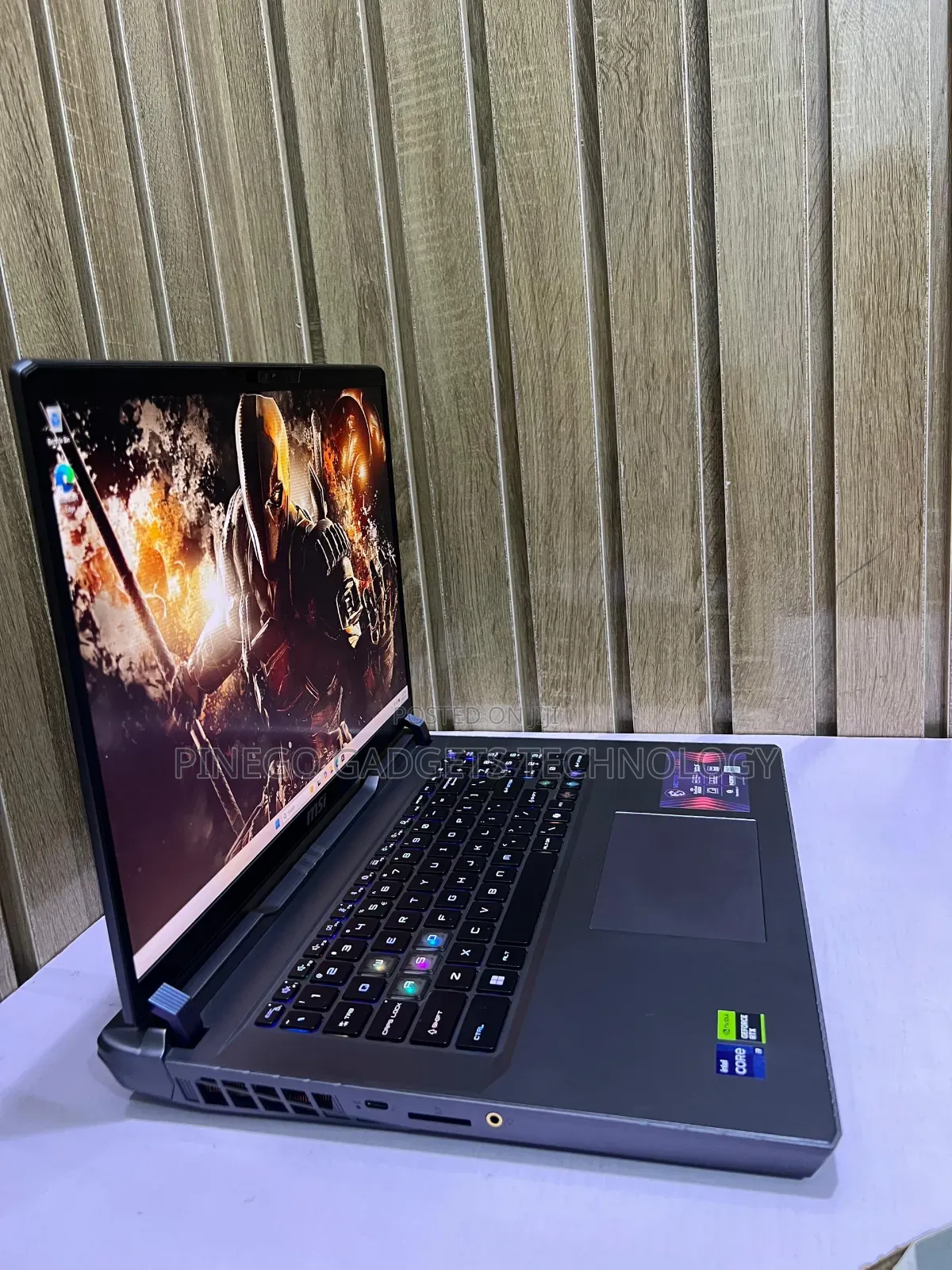 Laptop MSI Vector 17 HX AI A2XWJG 32GB Intel Core I9 SSD 1T