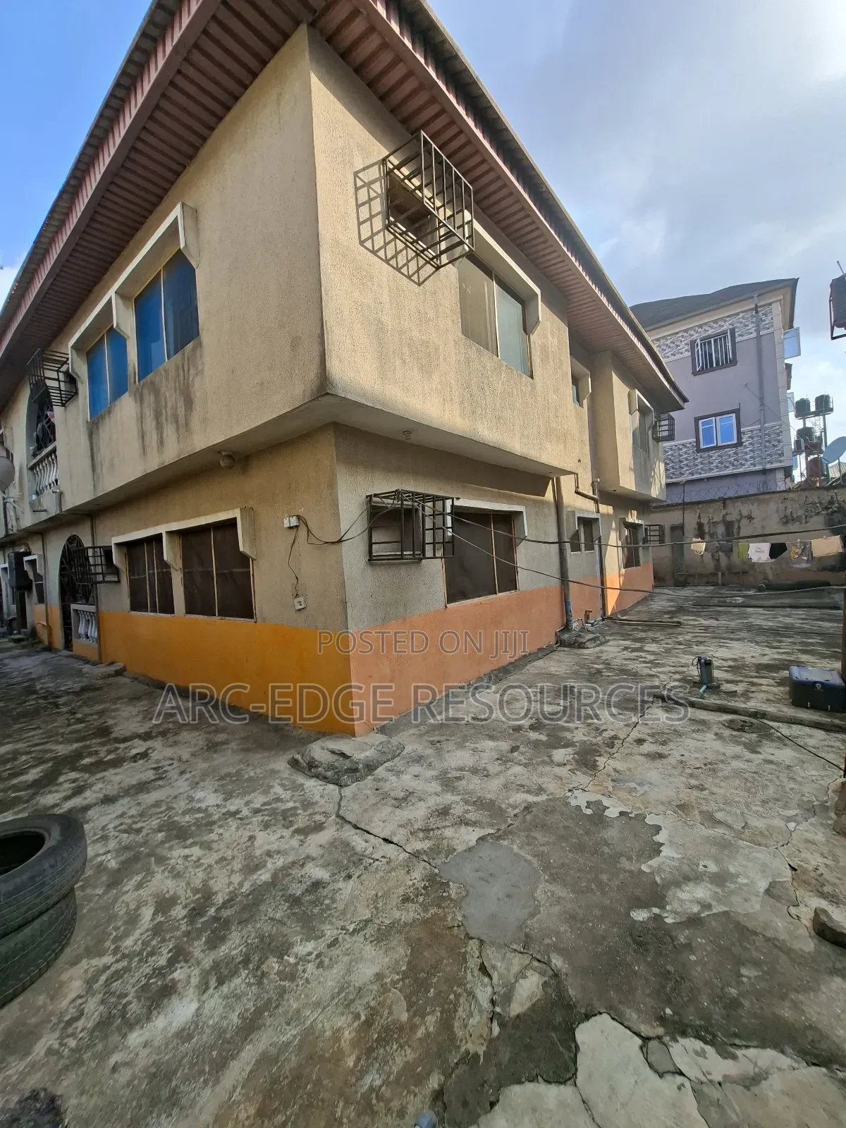 3bdrm Block of Flats in Ago Palace for sale