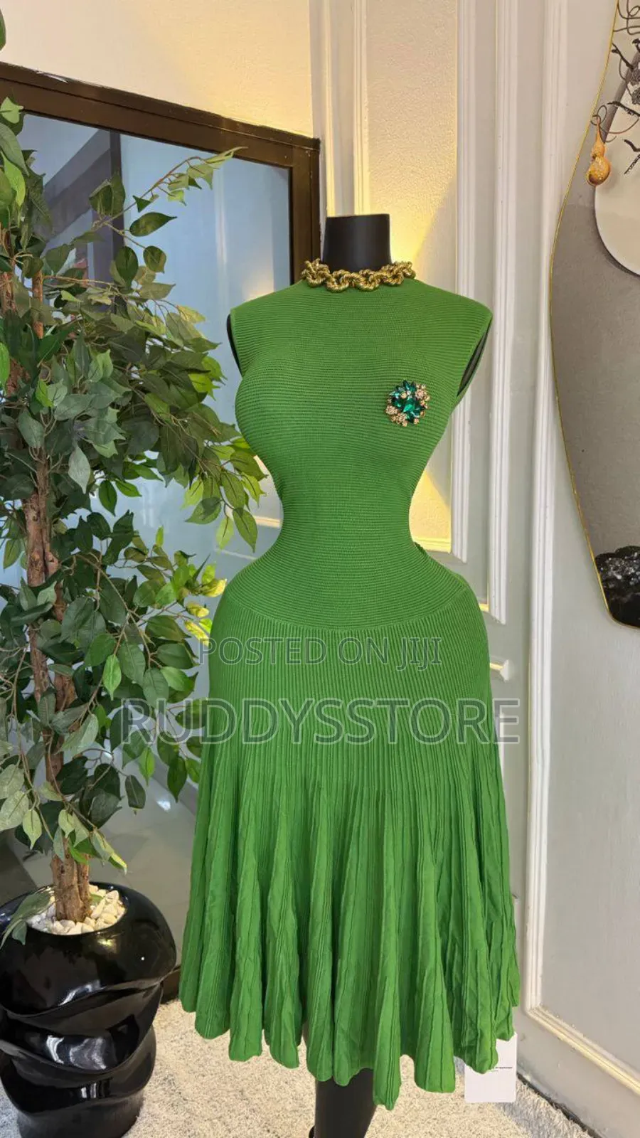 Pleated Sleeveless Green Dress – Elegant Classy Look