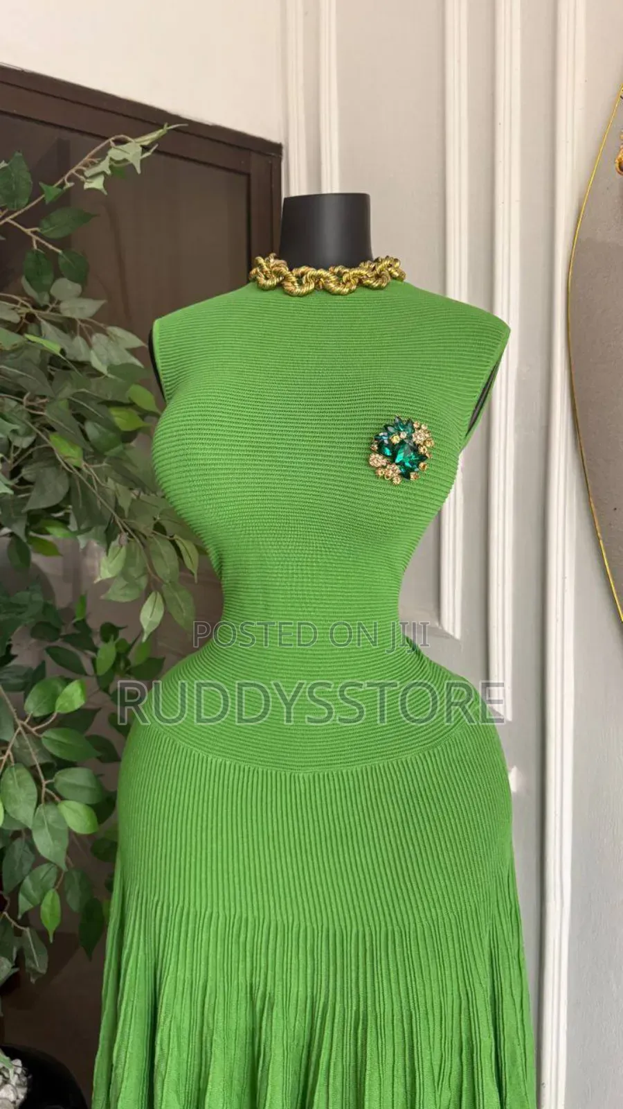 Pleated Sleeveless Green Dress – Elegant Classy Look