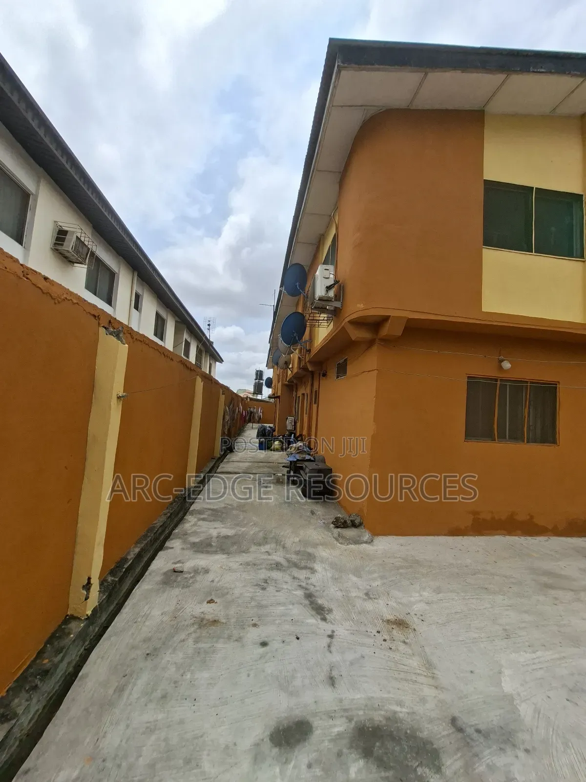 3bdrm Block of Flats in Ago Palace for sale