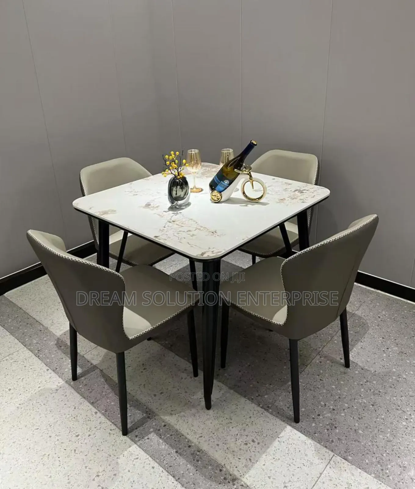 Standard 4 Seater Beautiful Dinning Table