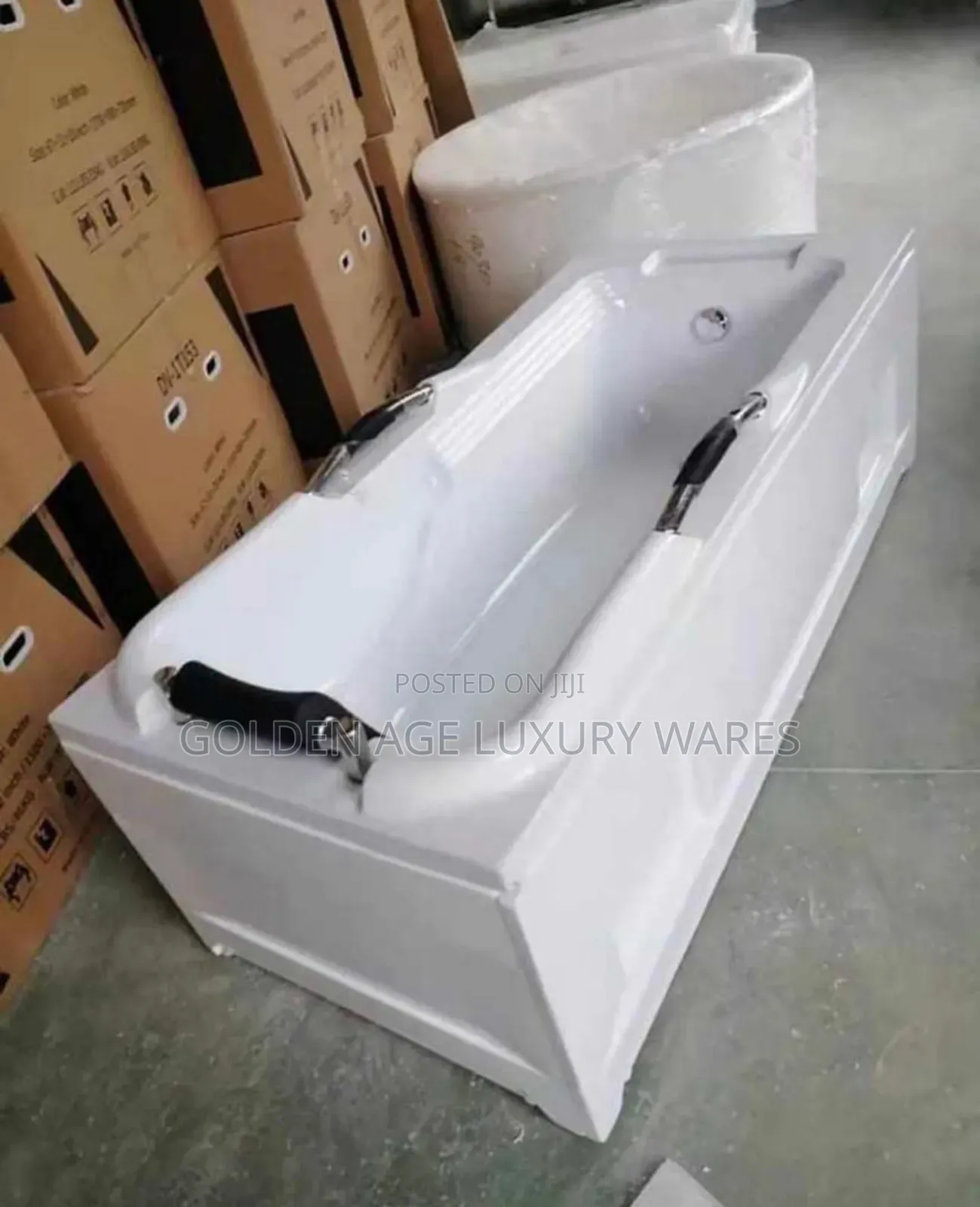 Single Bathtub With Head Rest and Arm Grab