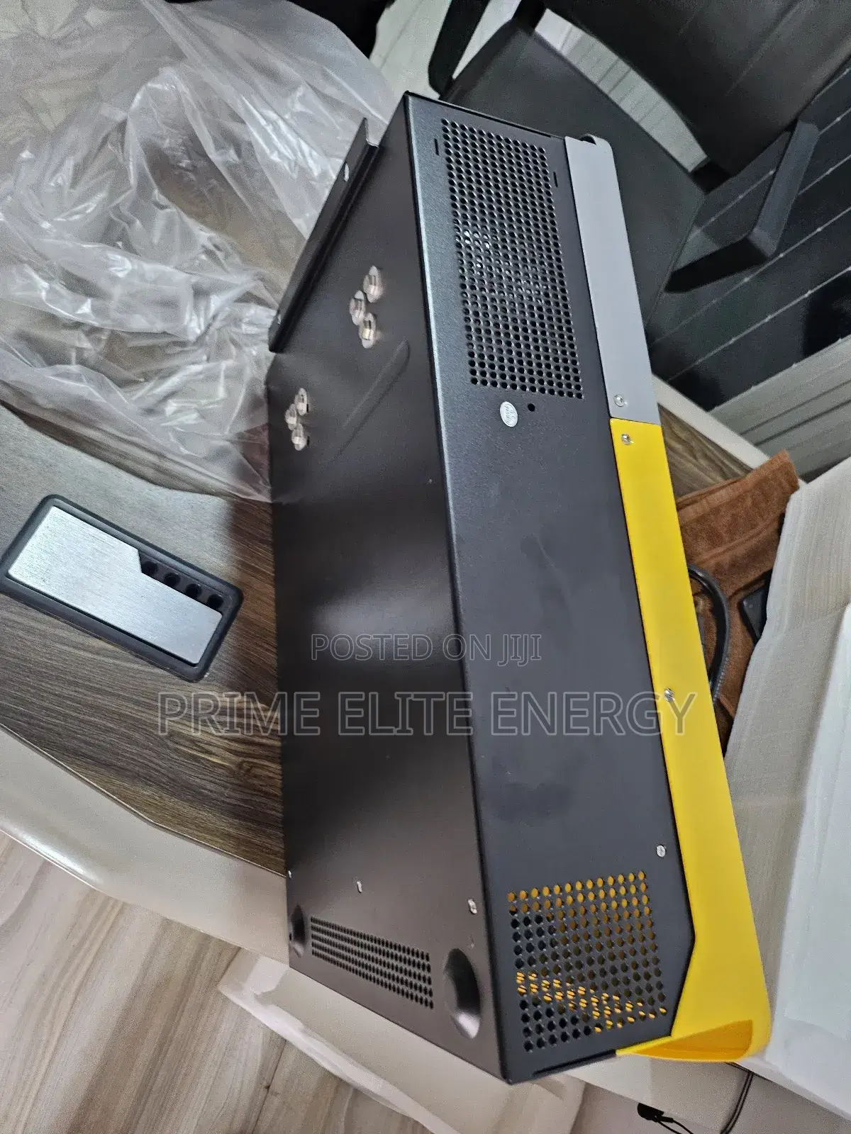 Yohako 3.5kva Hybrid Inverter 24v.