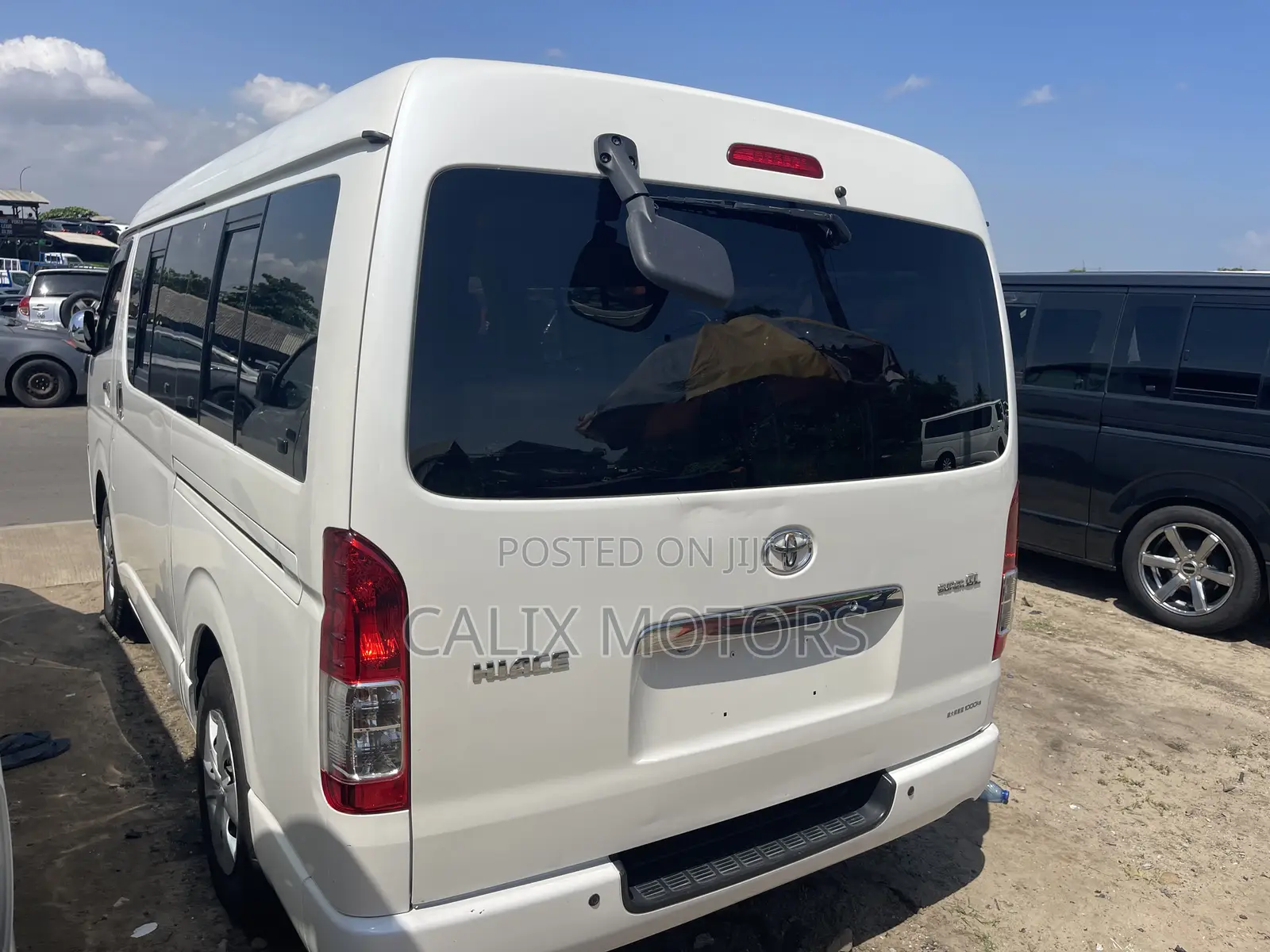 Toyota HiAce 2017 White