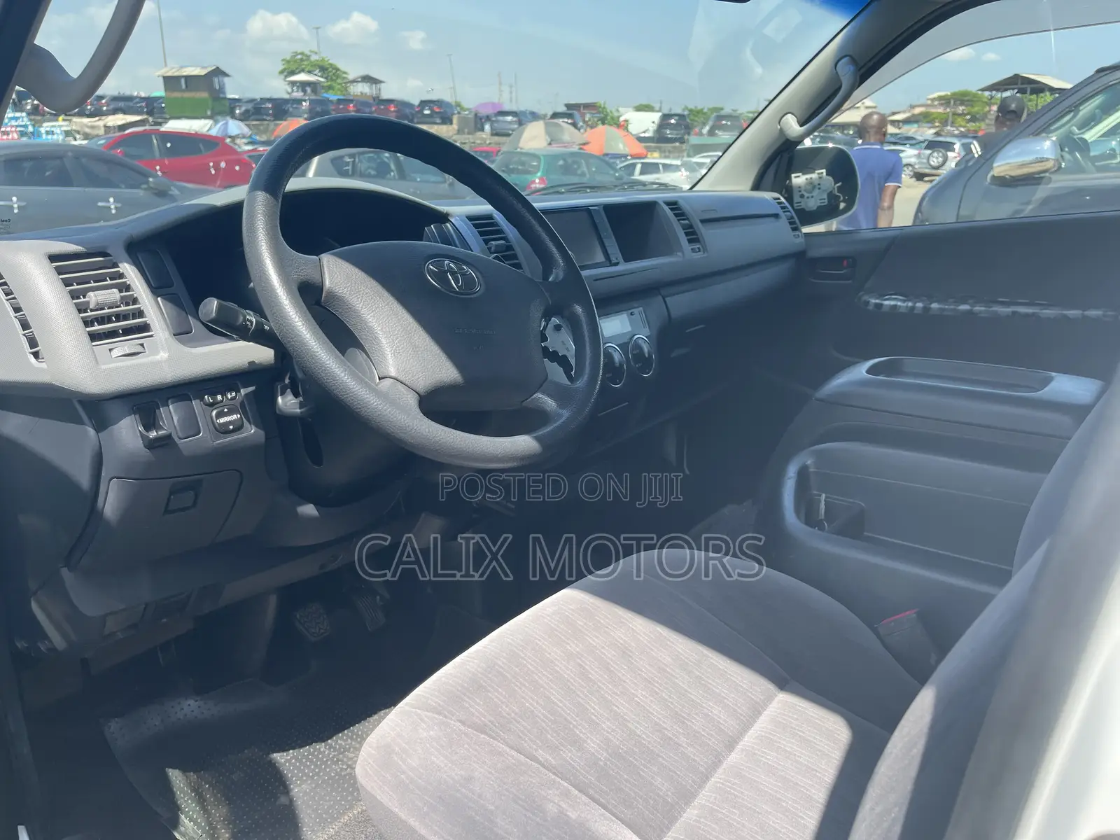 Toyota HiAce 2017 White