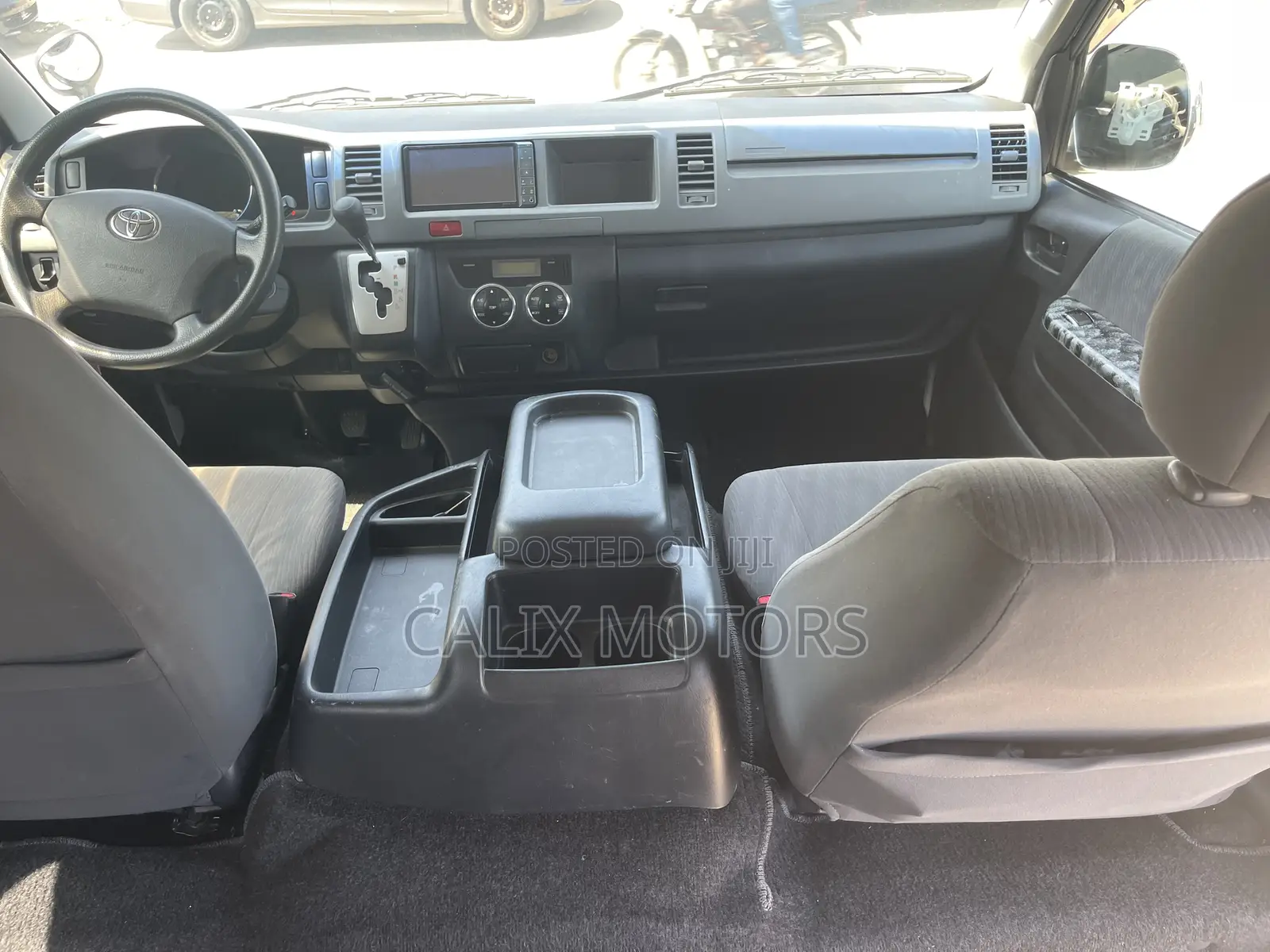 Toyota HiAce 2017 White