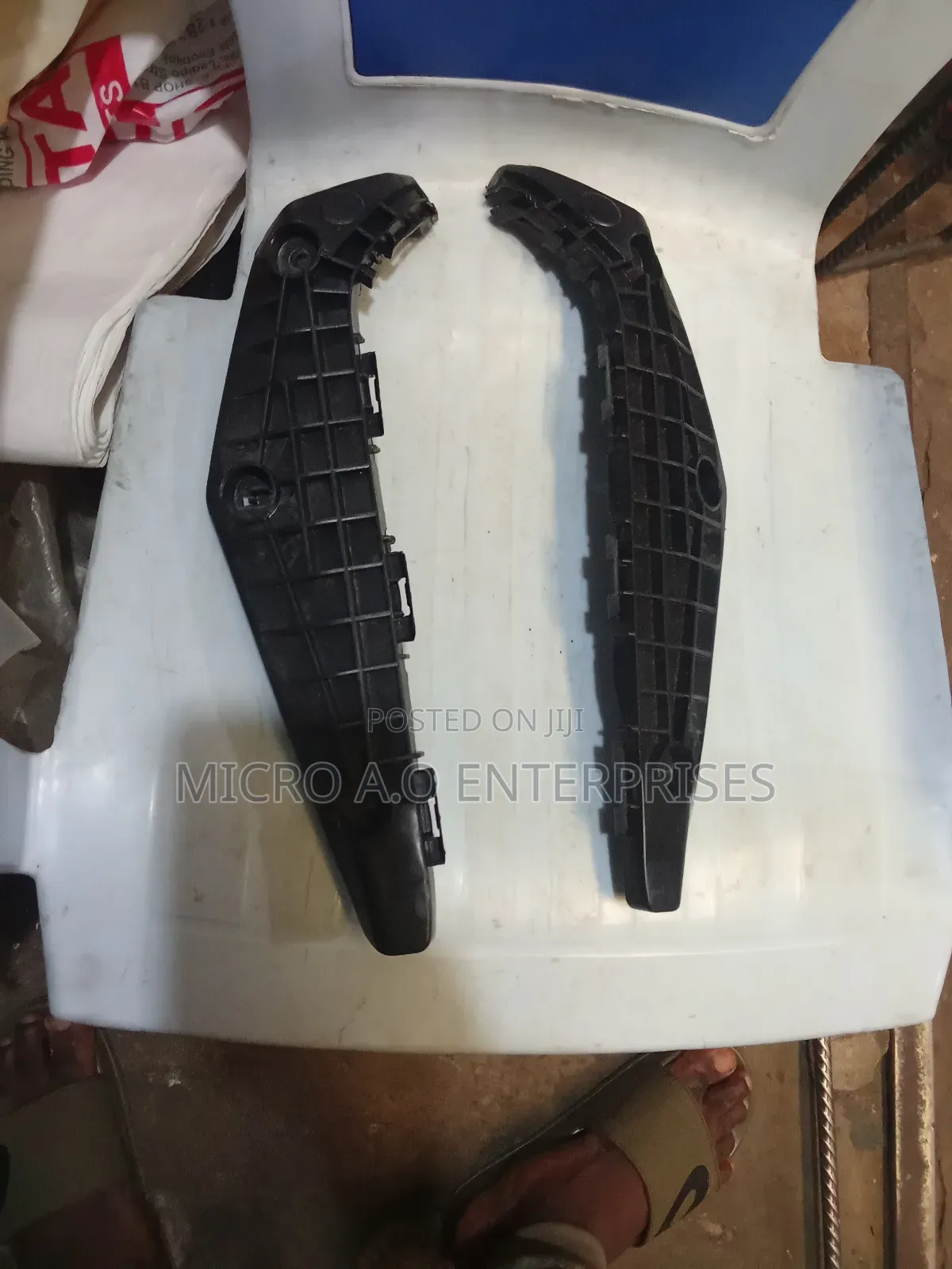 Hilander 2012 Front Bumper Hanger