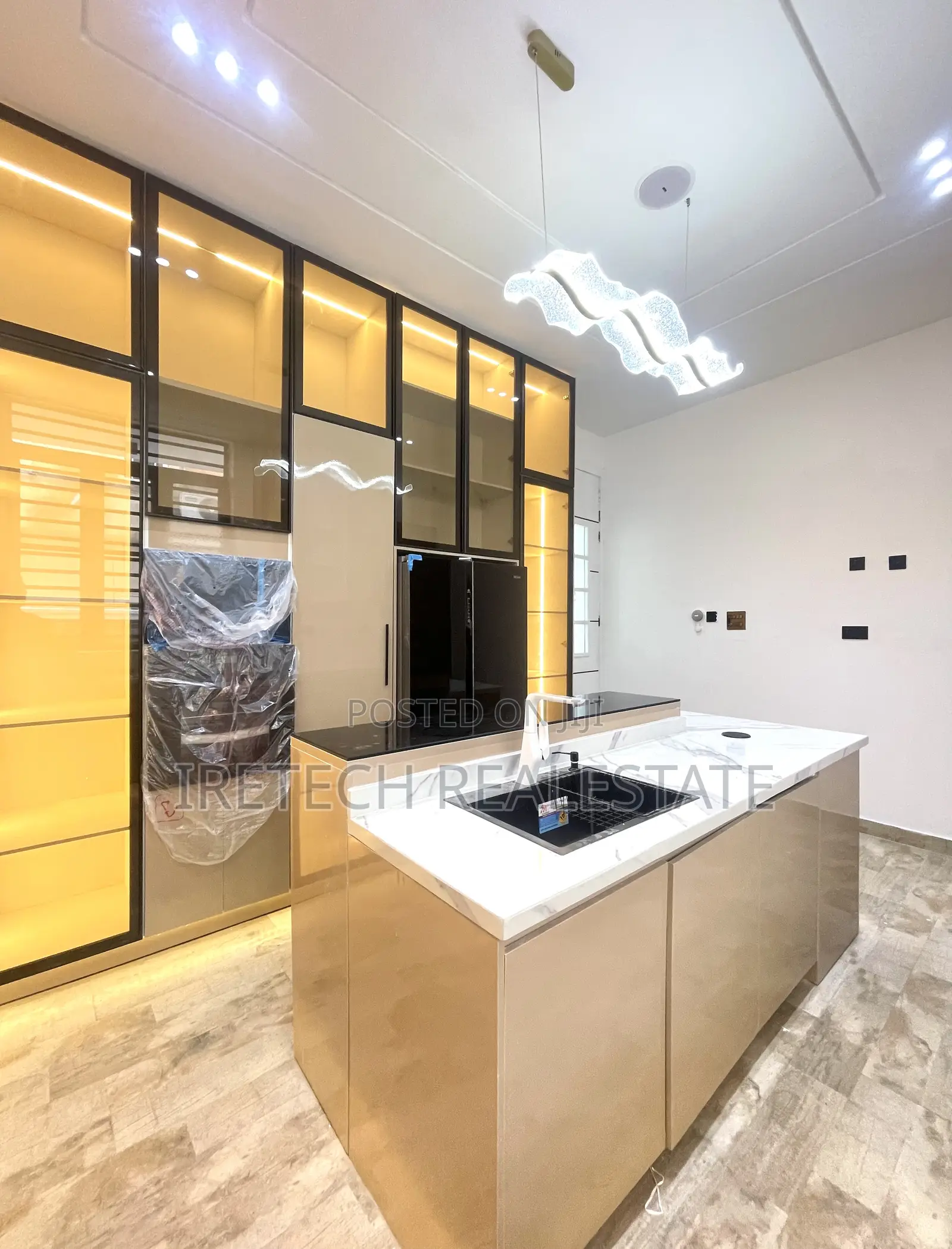 5bdrm Duplex in Megamound Estate for sale